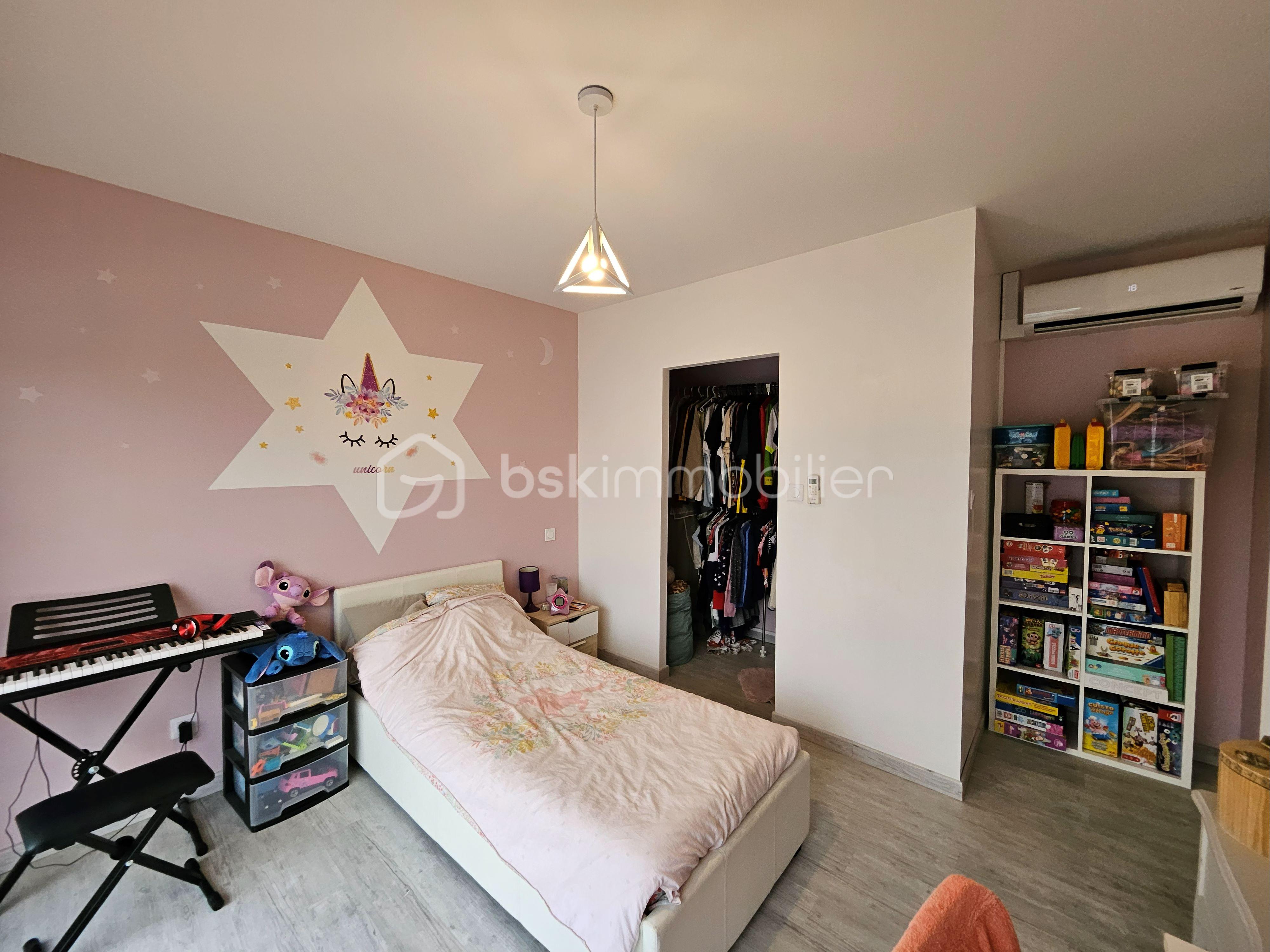 Maison traditionnelle de 123 m² - chambre rose 2.jpg