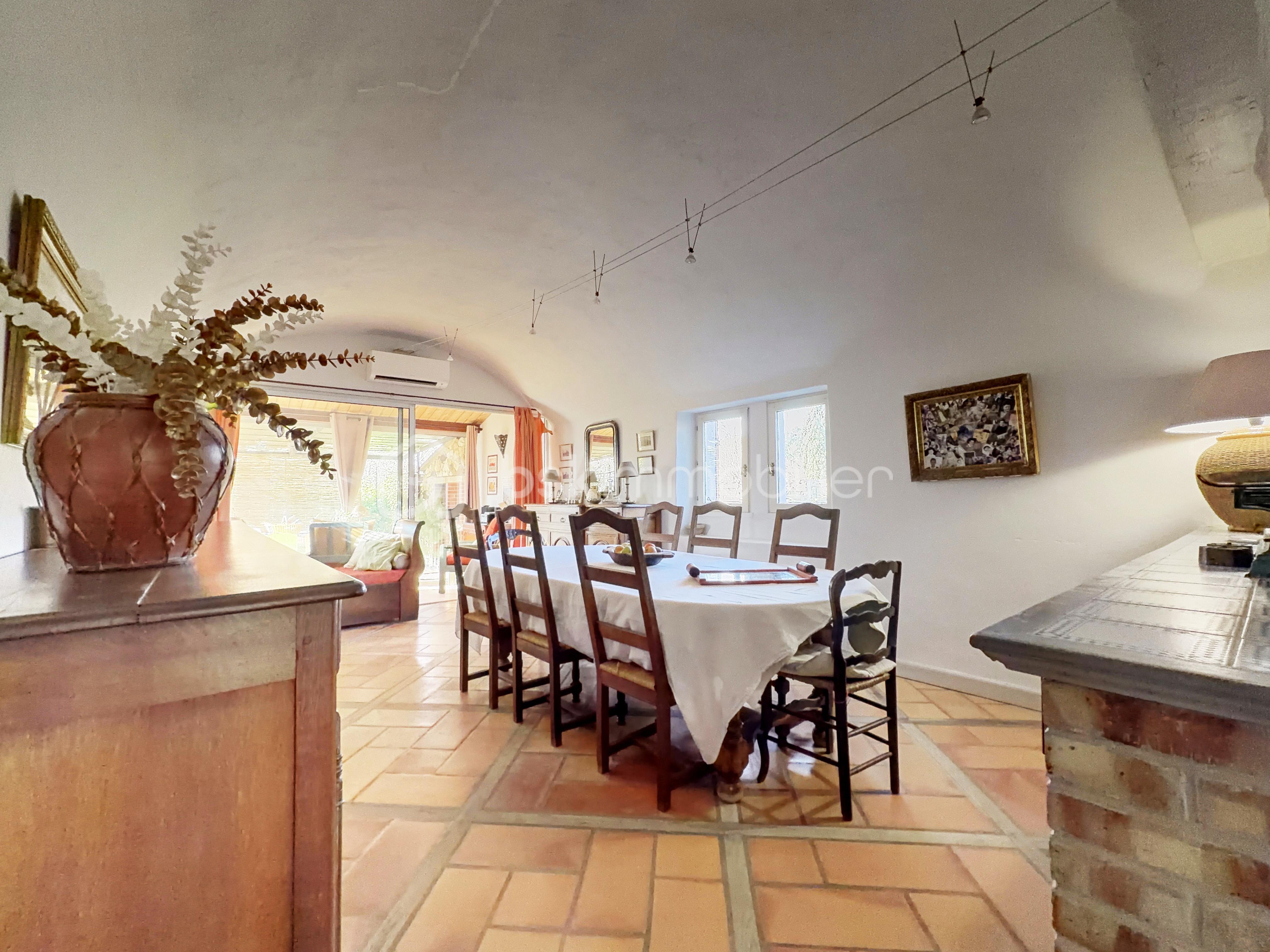 Maison provencale de 157 m² - SALLE A MANGER.jpg