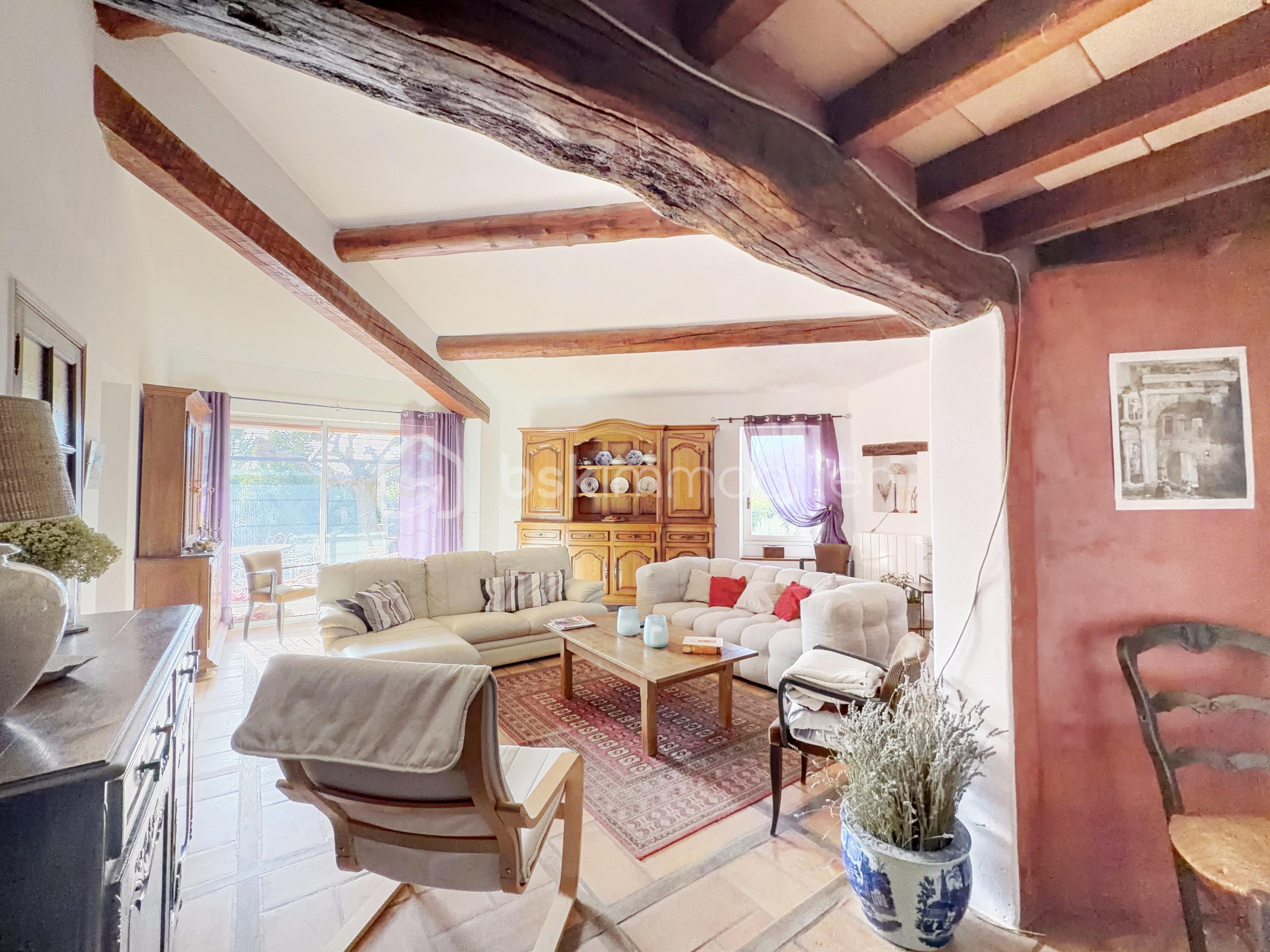 Maison provencale de 157 m² - SALON-2.jpg