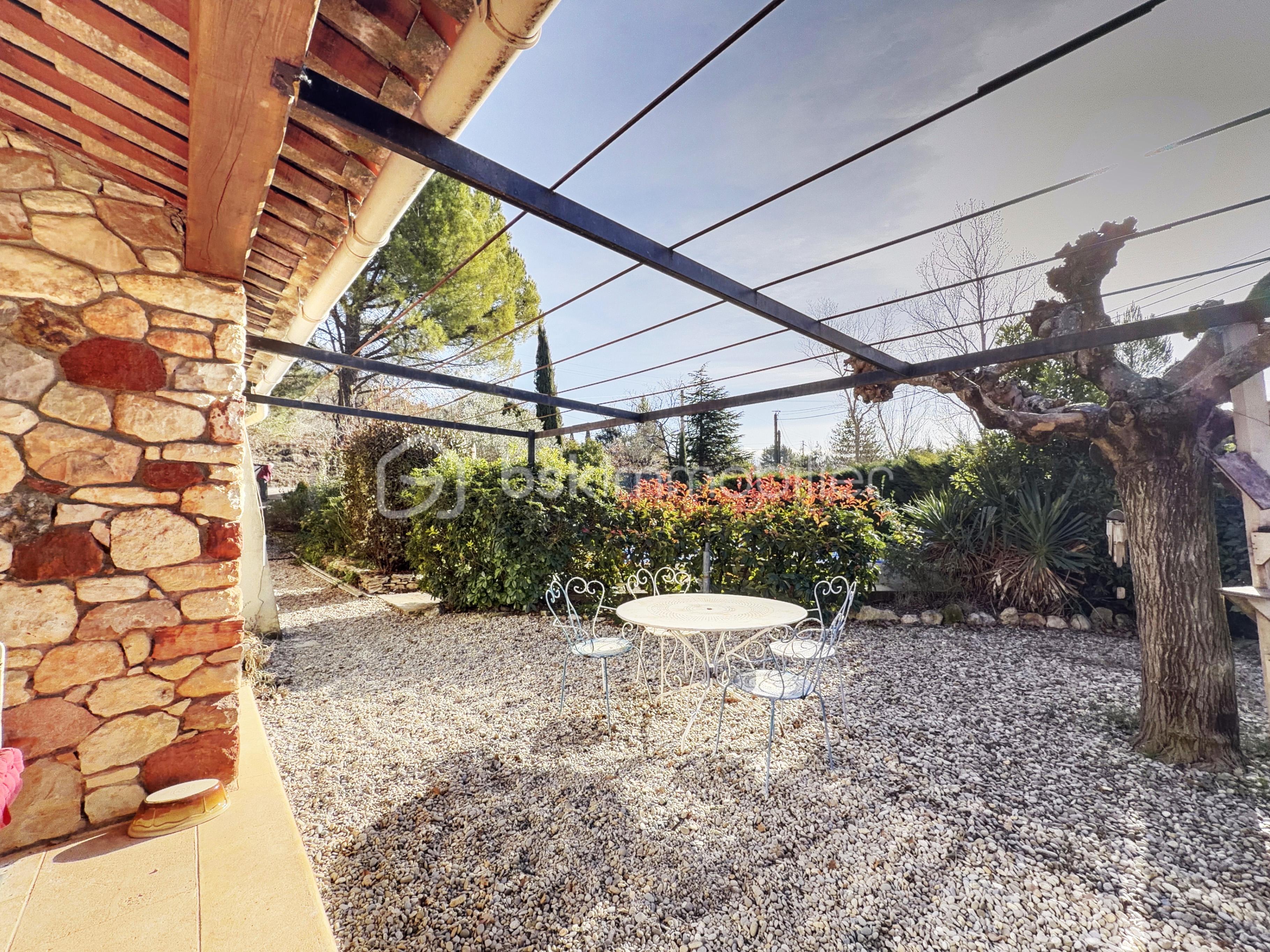 Maison provencale de 157 m² - EXT TERRASSE.jpg