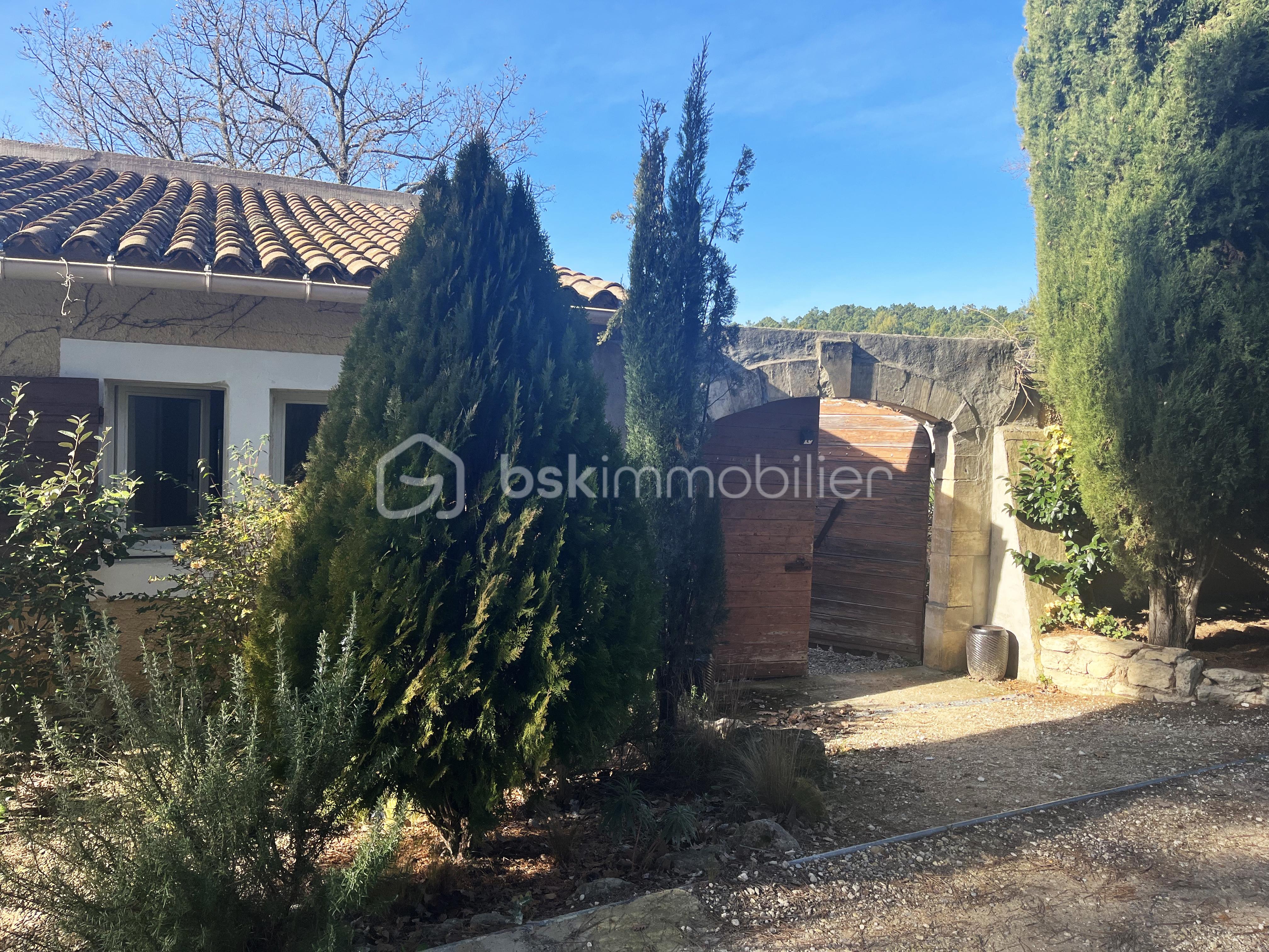 Maison provencale de 157 m² - ENTREE COUR 3.jpg