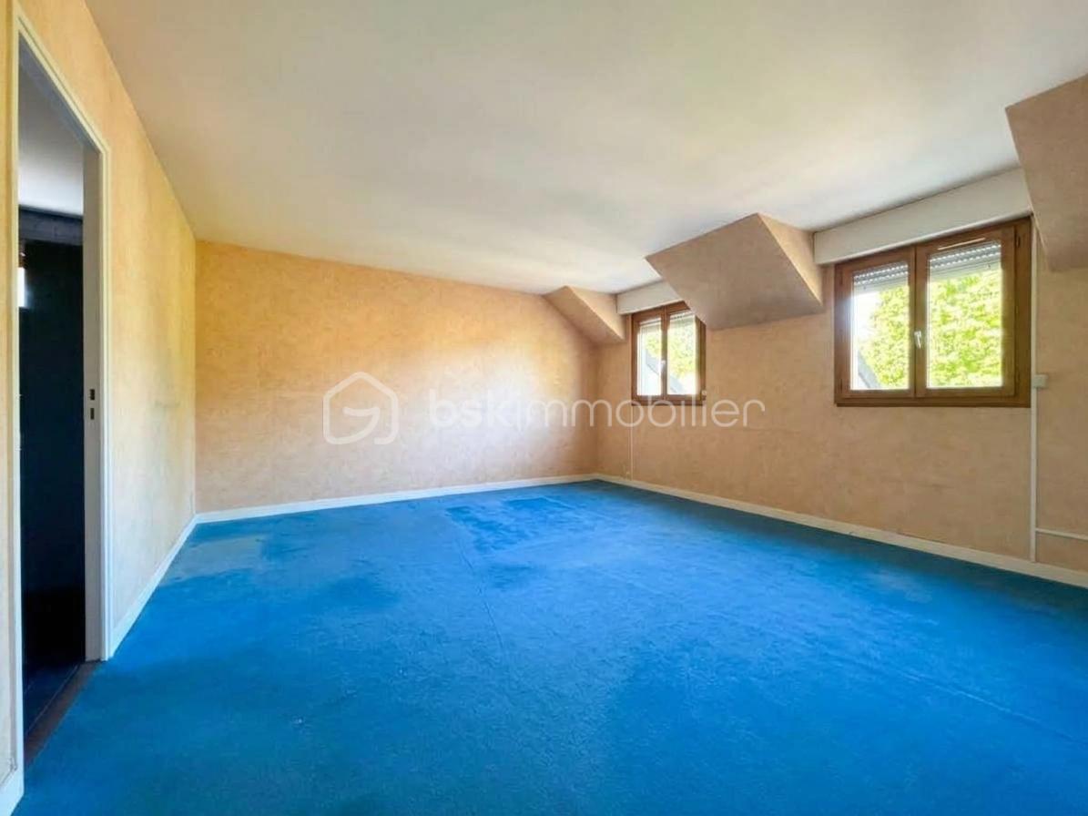 chambre-spacieuse-maison-familiale-aigremont.jpeg