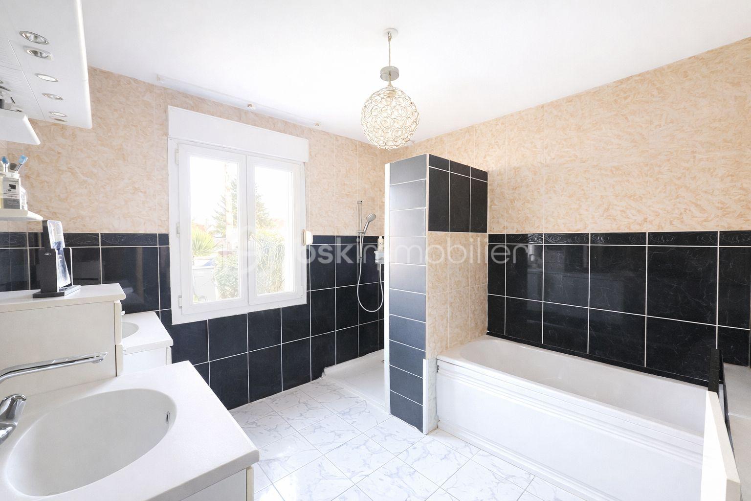 Pavillon de 150 m² - WhatsApp Image 2025-12-24 at 15.01.24.jpeg