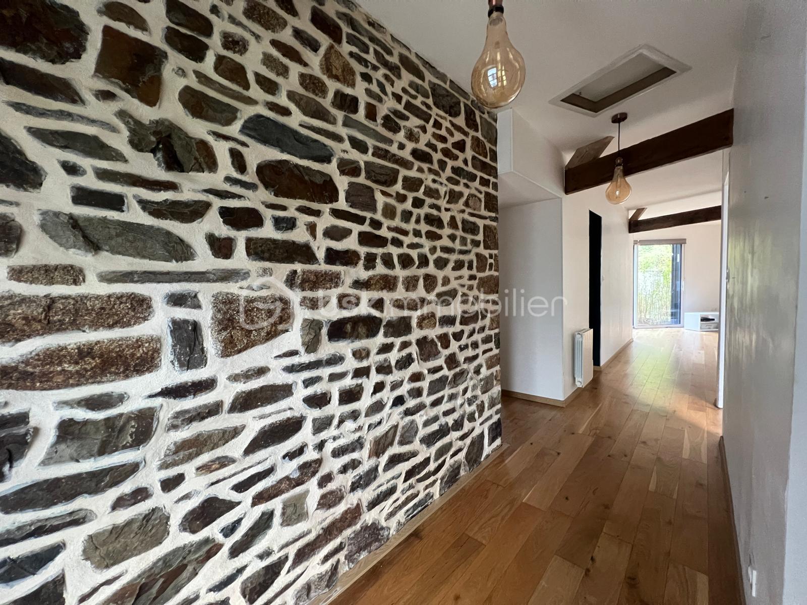 Immeuble de 98,74 m² - WhatsApp Image 2025-10-14 à 10.37.34_60186815.jpg