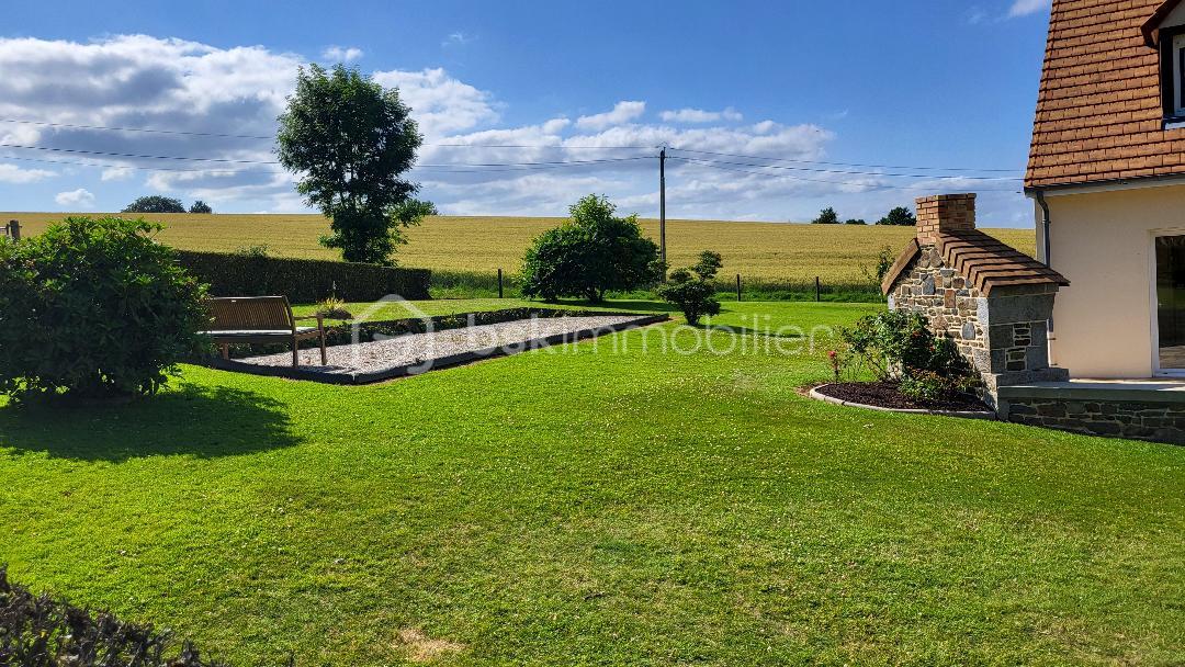 Pavillon de 114 m² - B terrain pétanque.jpg