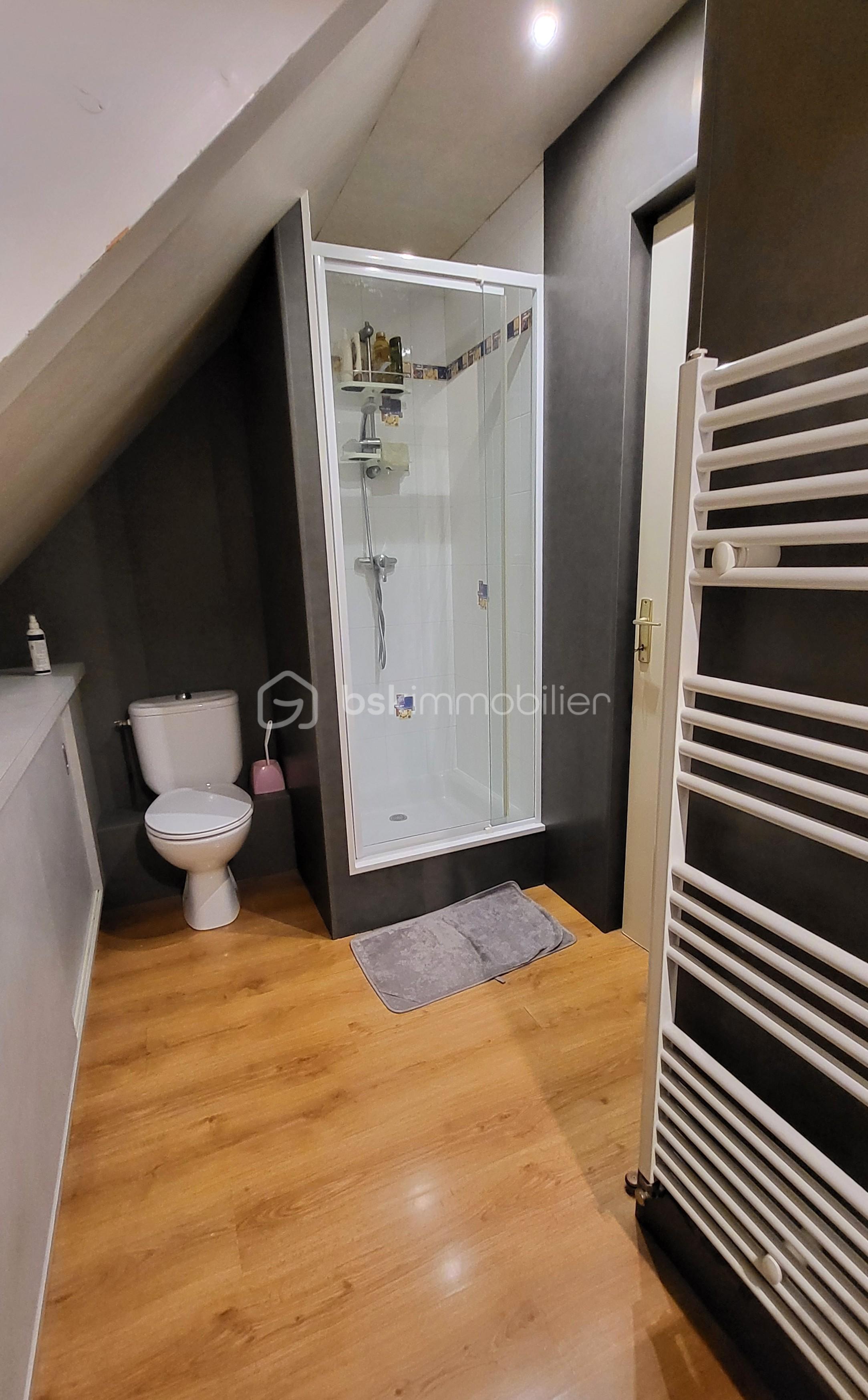 Pavillon de 114 m² - B salle d'eau étage.jpg