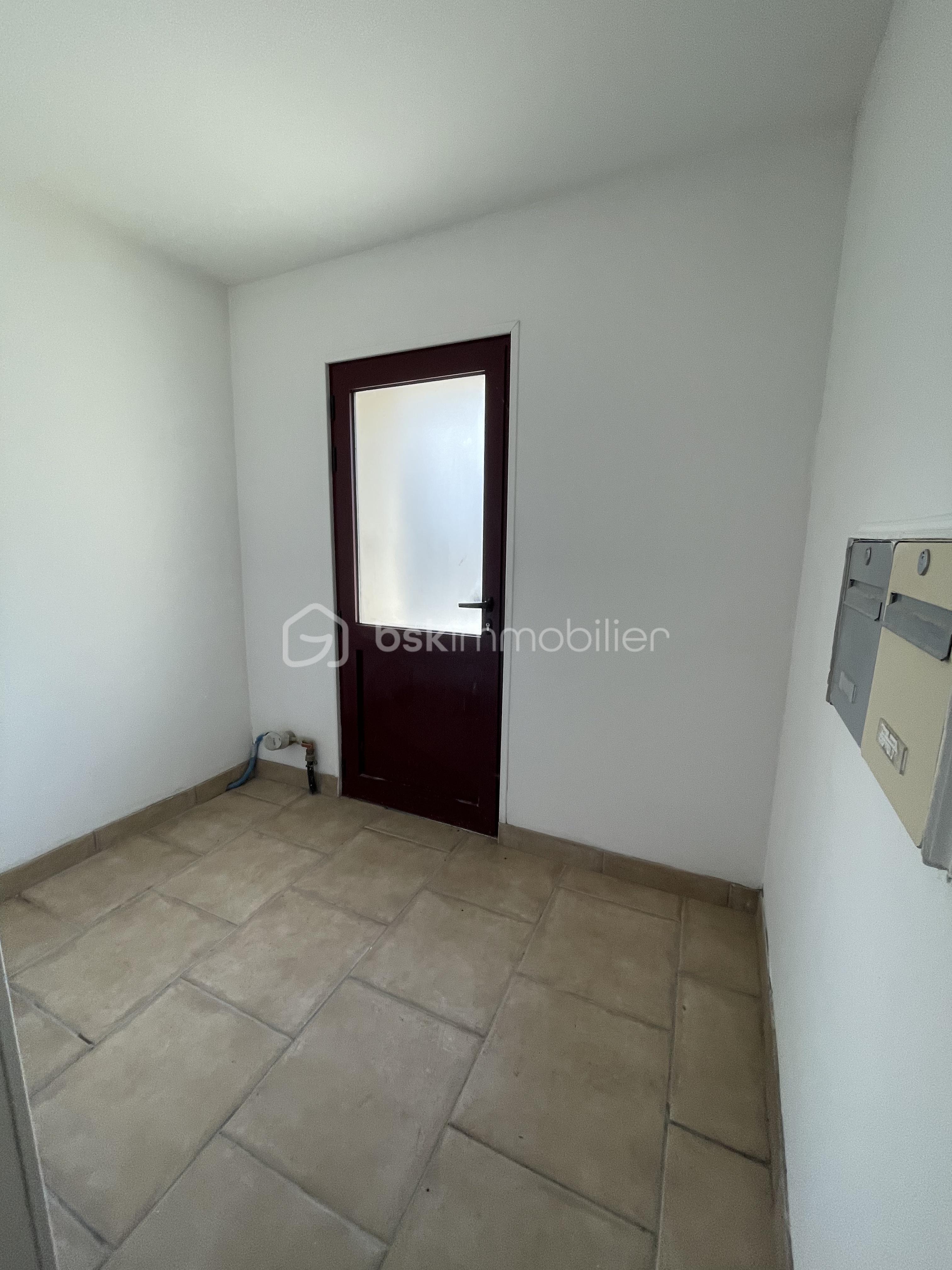 Immeuble commercial de 120 m² - 32OaAzSeSrkyjt2RmT4Wg6Je27GAzpfl9wMAsoMV.jpg