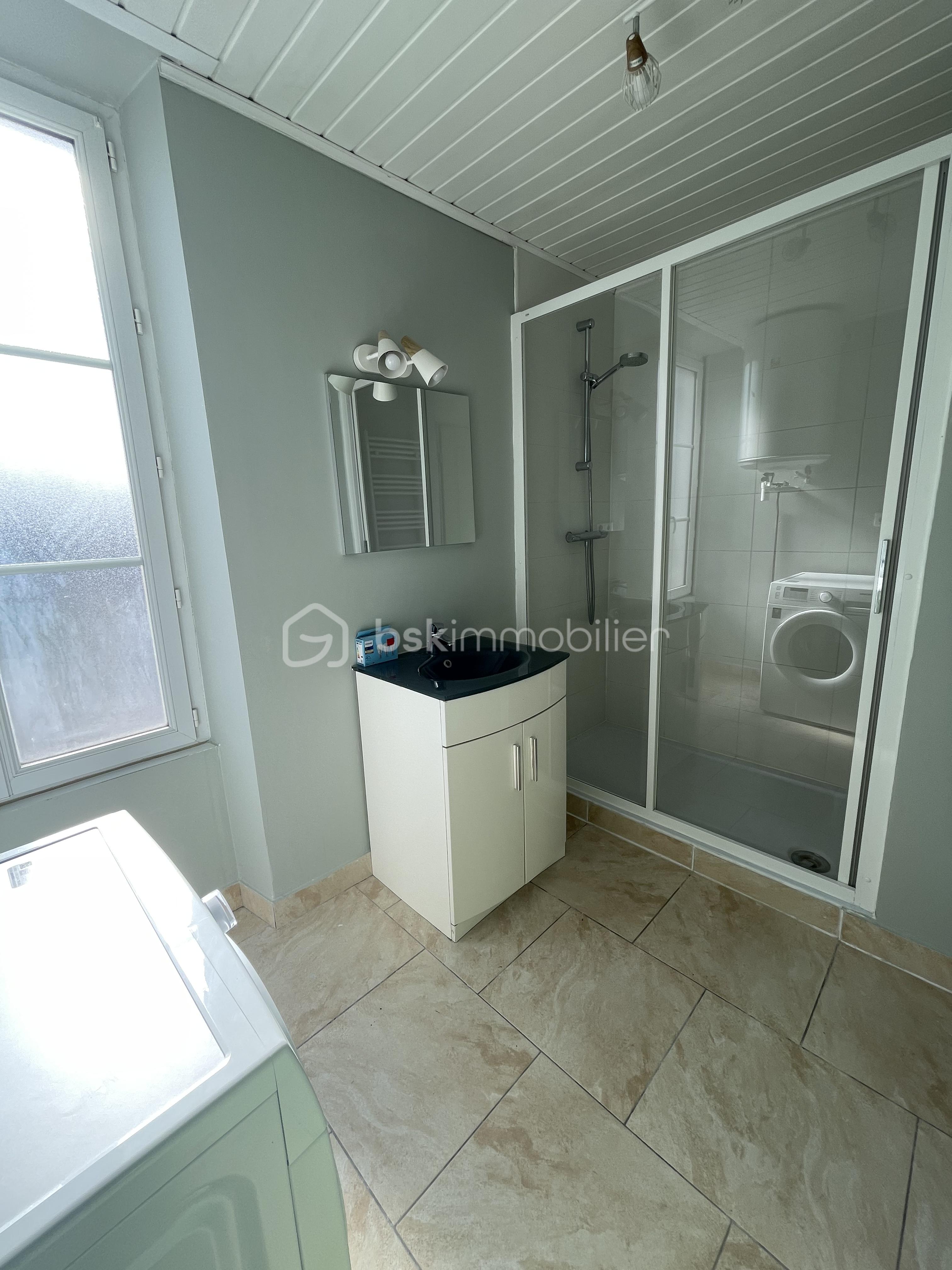 Immeuble commercial de 120 m² - qhH7oJEQmmM8ZtGqz6gtmF5WUcbjkmFZiOrULIXh.jpg