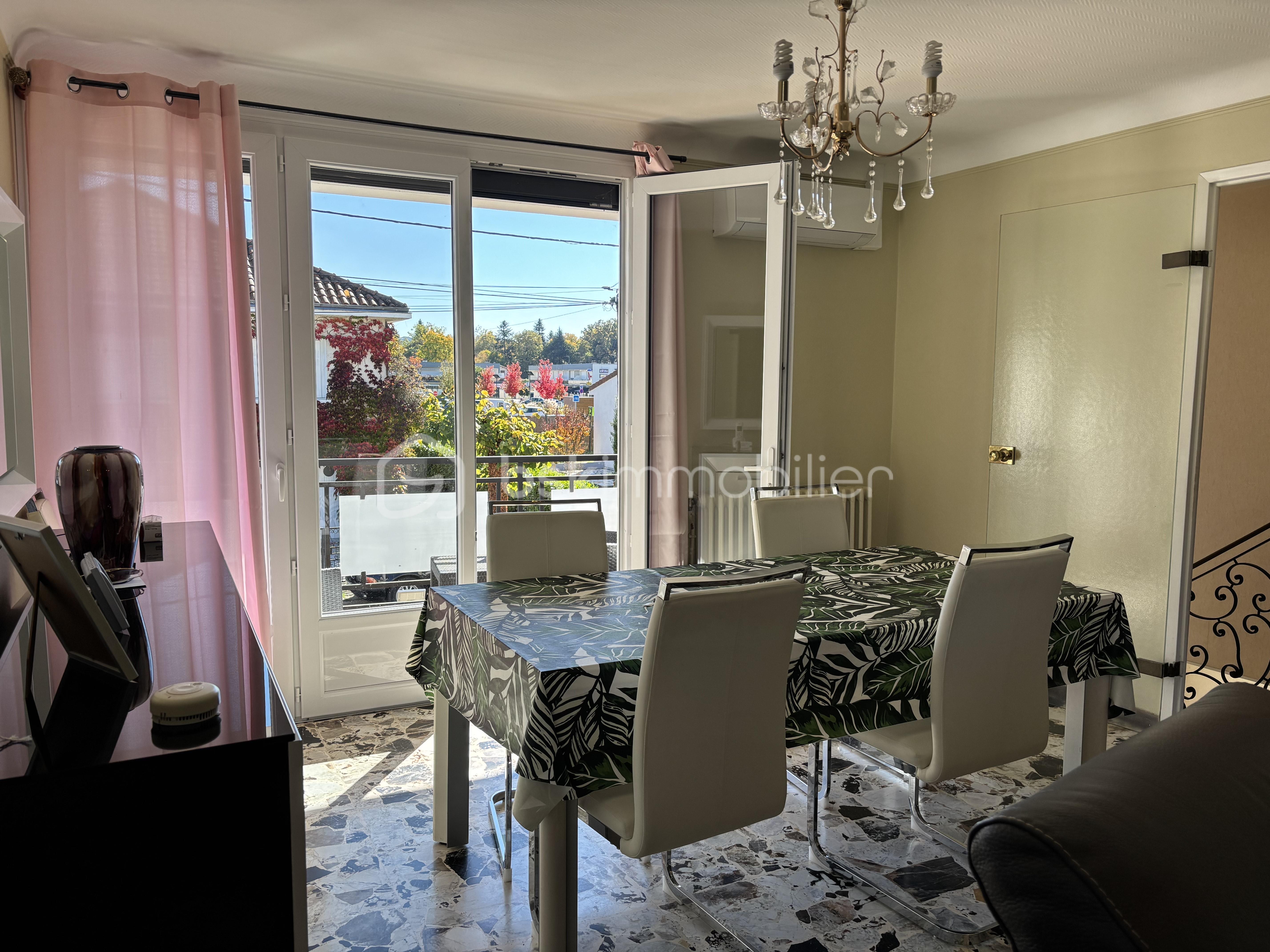 Maison traditionnelle de 135 m² - Salon 6.jpeg