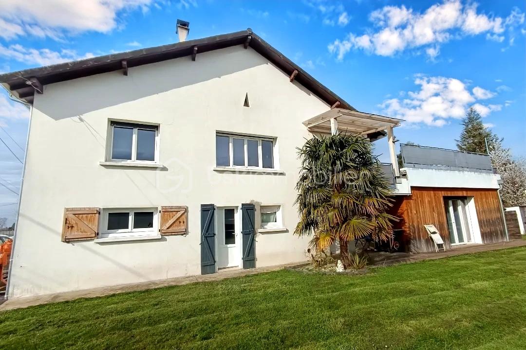 Maison de 180 m² - hoqi-f037c81303df467389e98c113c5ffdd5.jpg