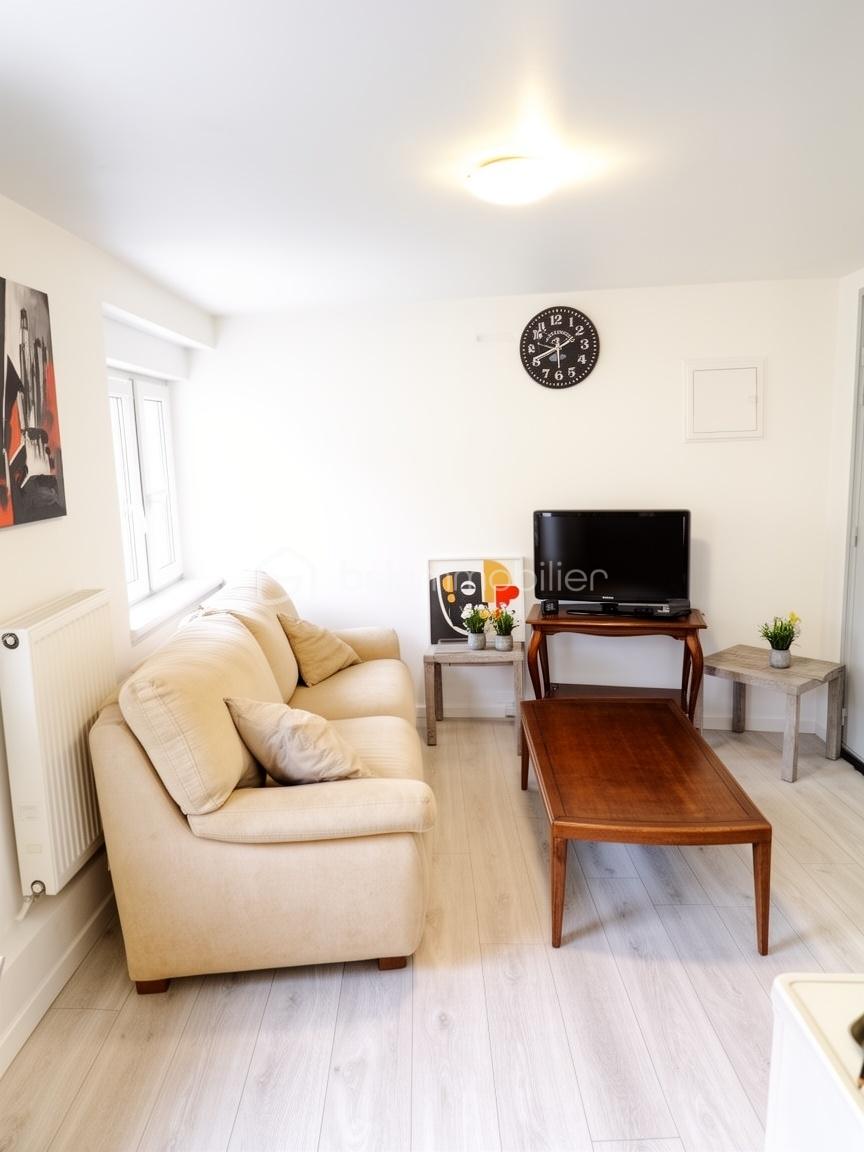 Immeuble de 126 m² - Apt2 Etge Salon.jfif