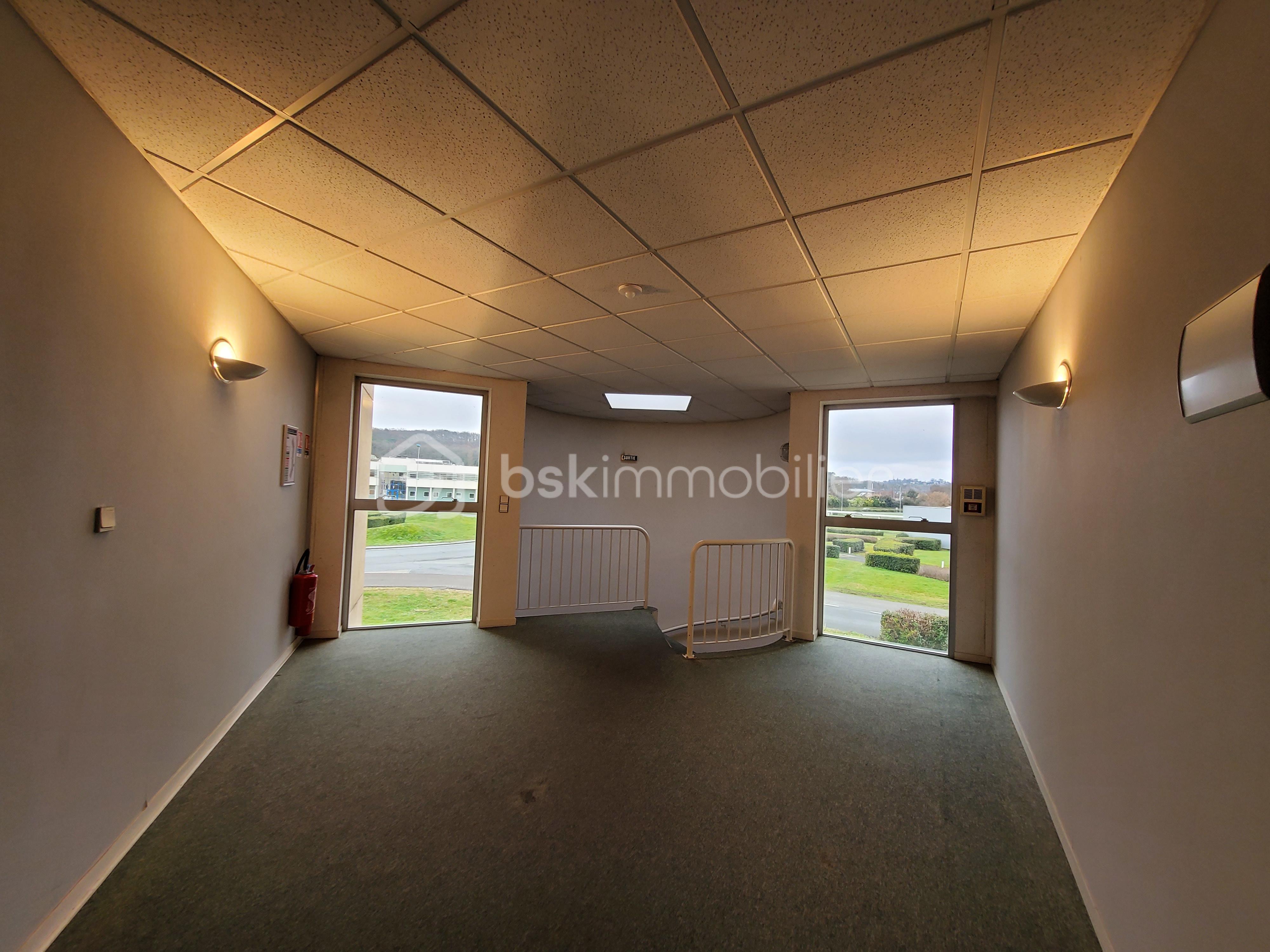 Bureau de 140 m² - 20220218_104235.jpg