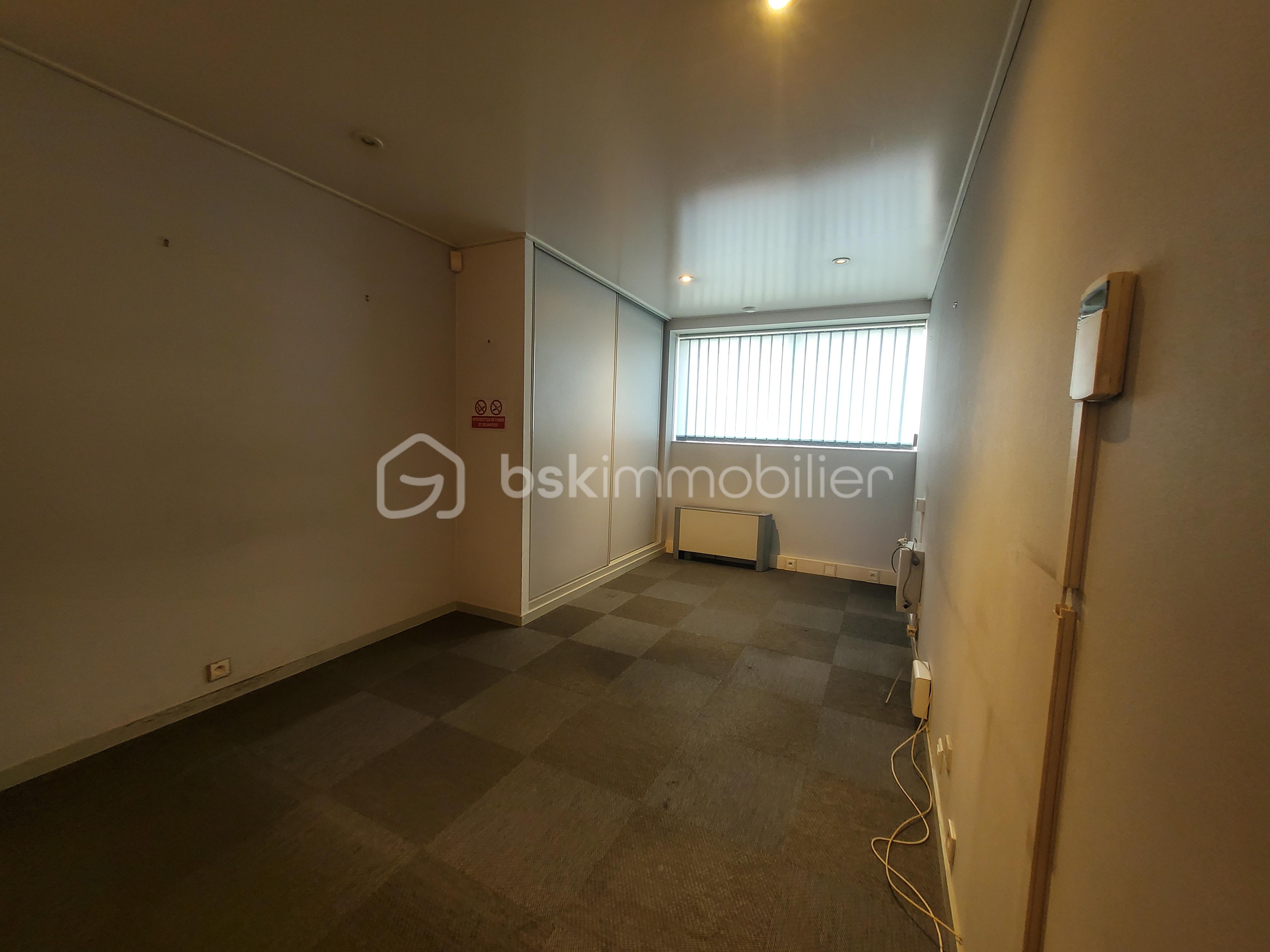 Bureau de 140 m² - 20220218_121736.jpg