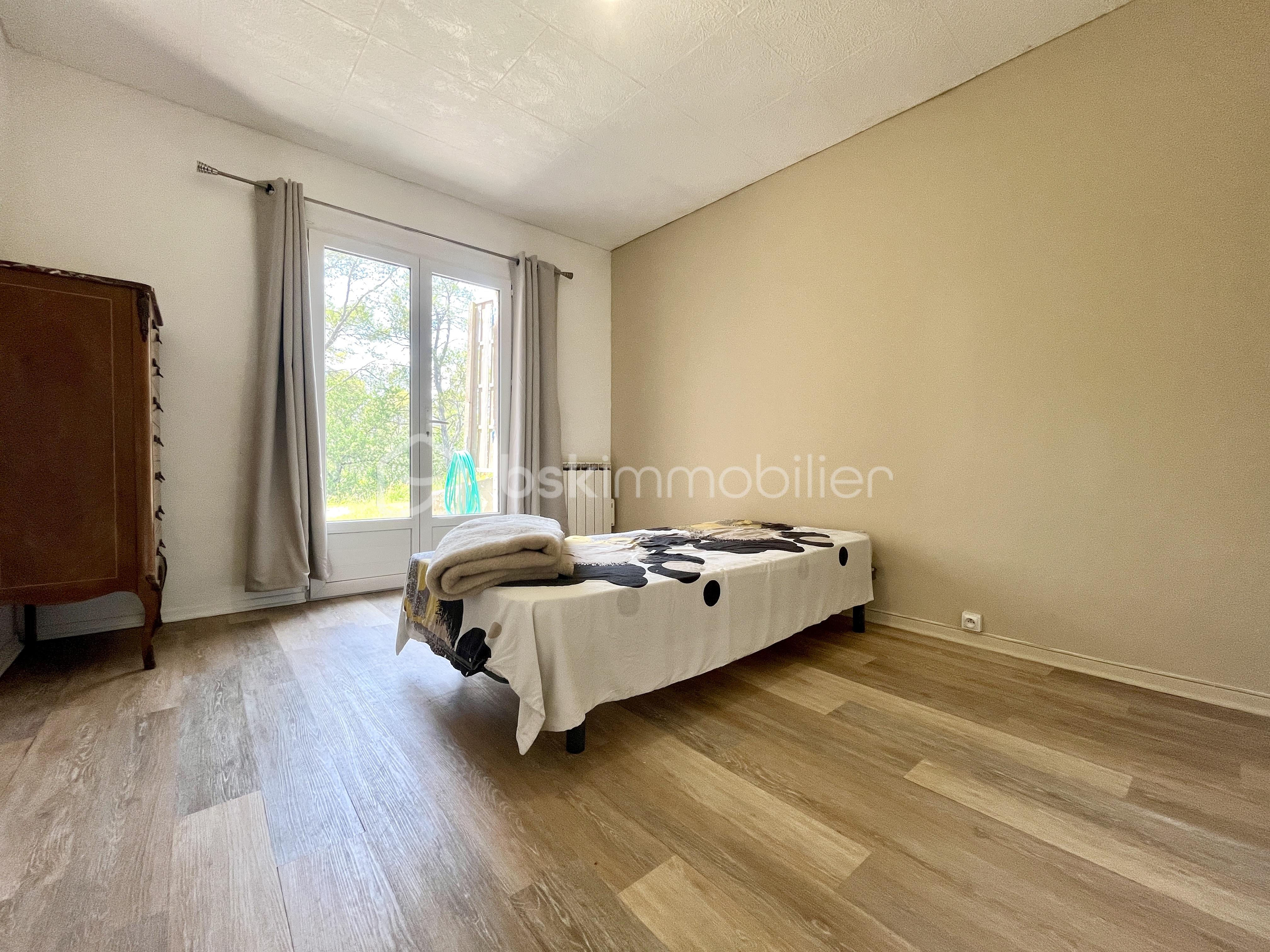 Maison d architecte de 282 m² - Chambre RDJ.JPG