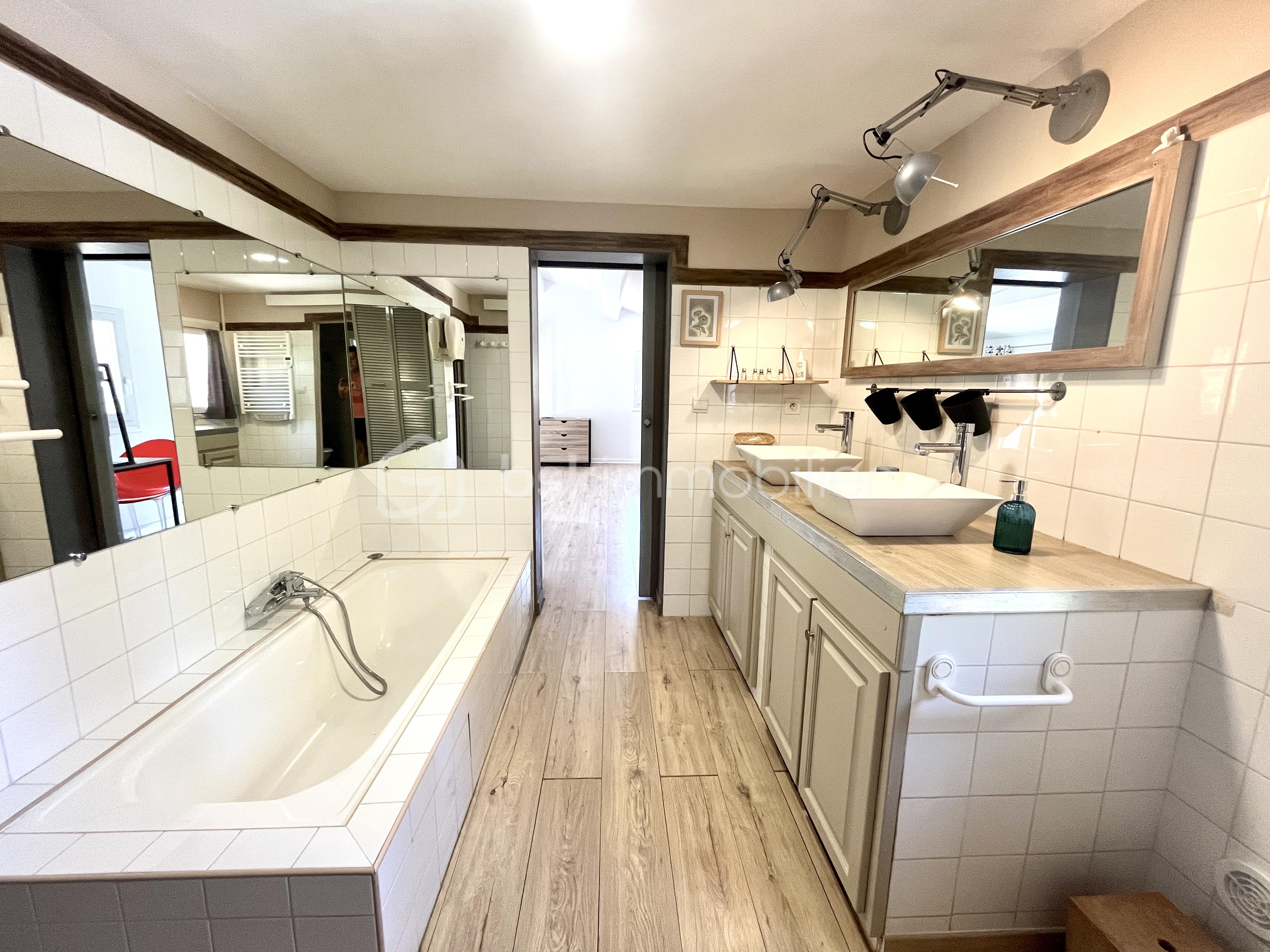 Maison d architecte de 282 m² - SDB Niveau 1.JPG