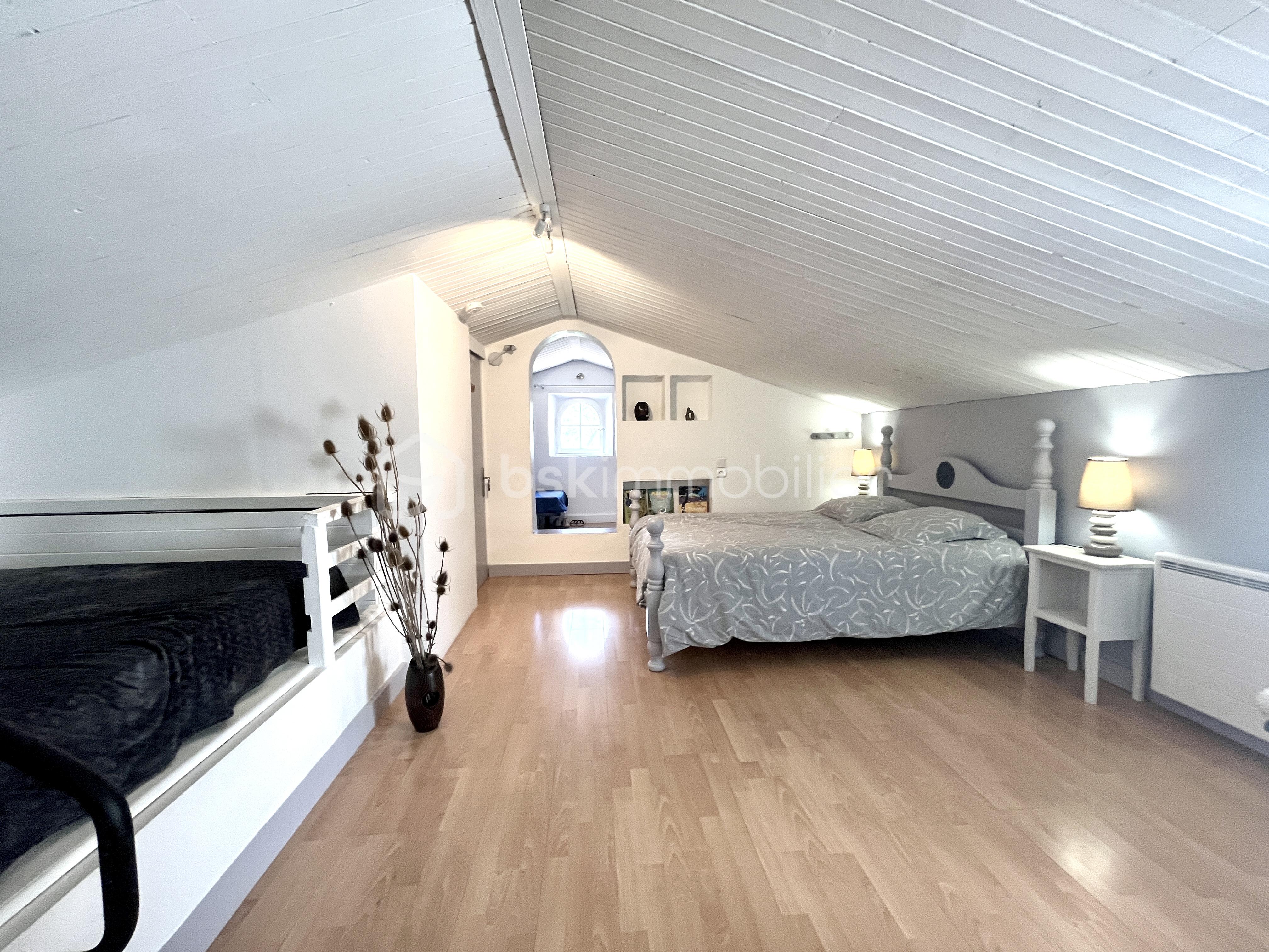 Maison d architecte de 282 m² - Chambre 2 Niveau 1.JPG