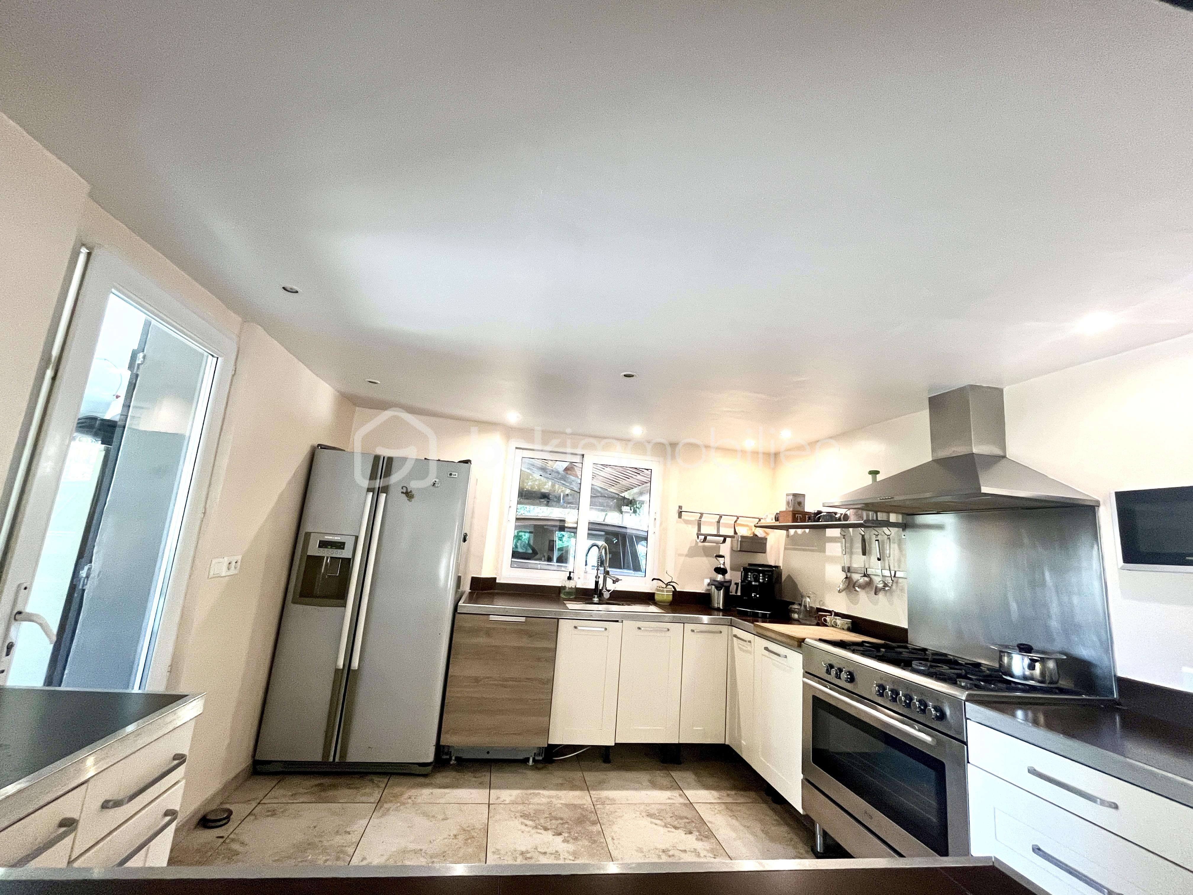 Maison d architecte de 282 m² - Cuisine.JPG