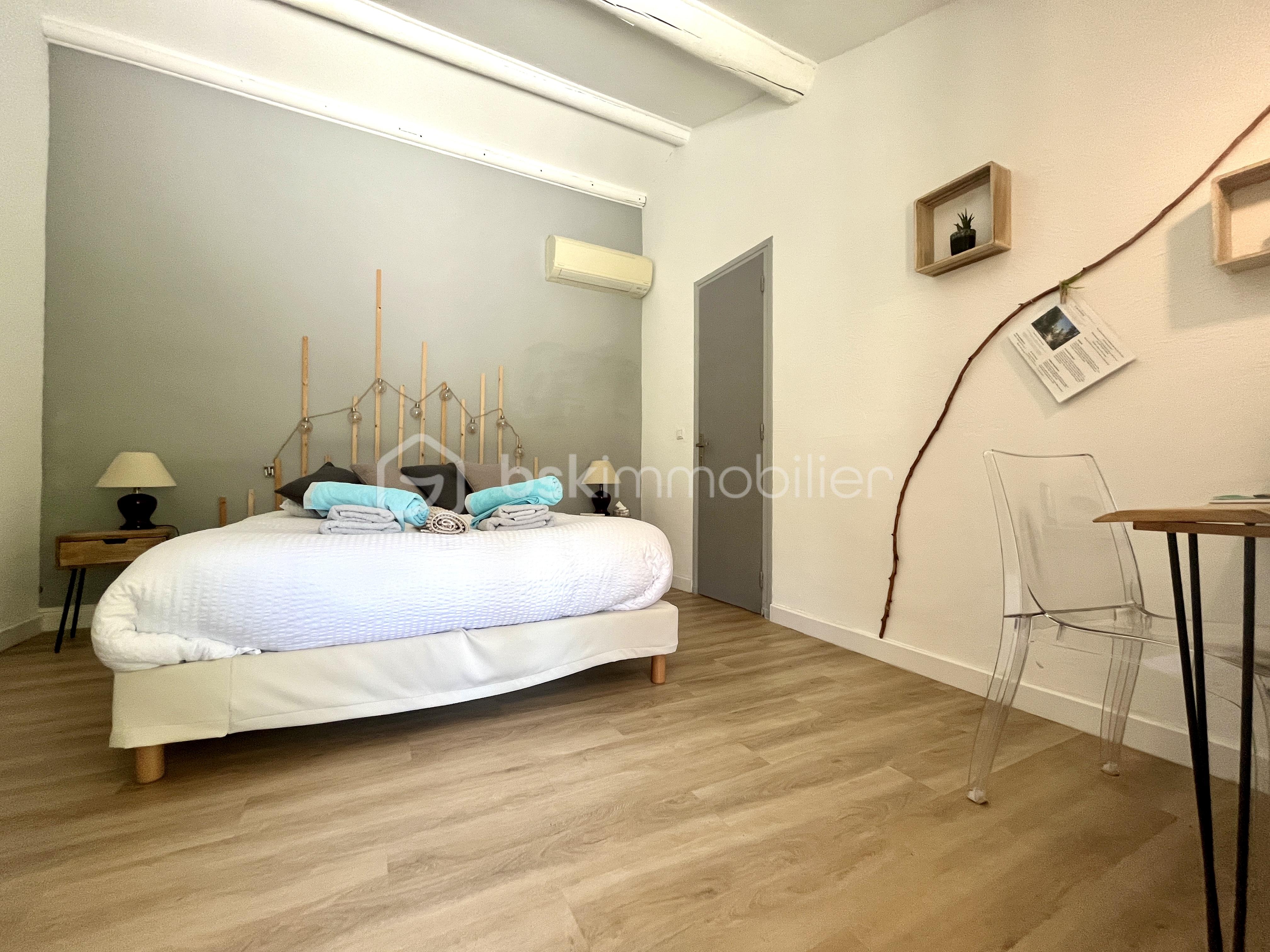 Maison d architecte de 282 m² - Chambre 2 RDC.JPG