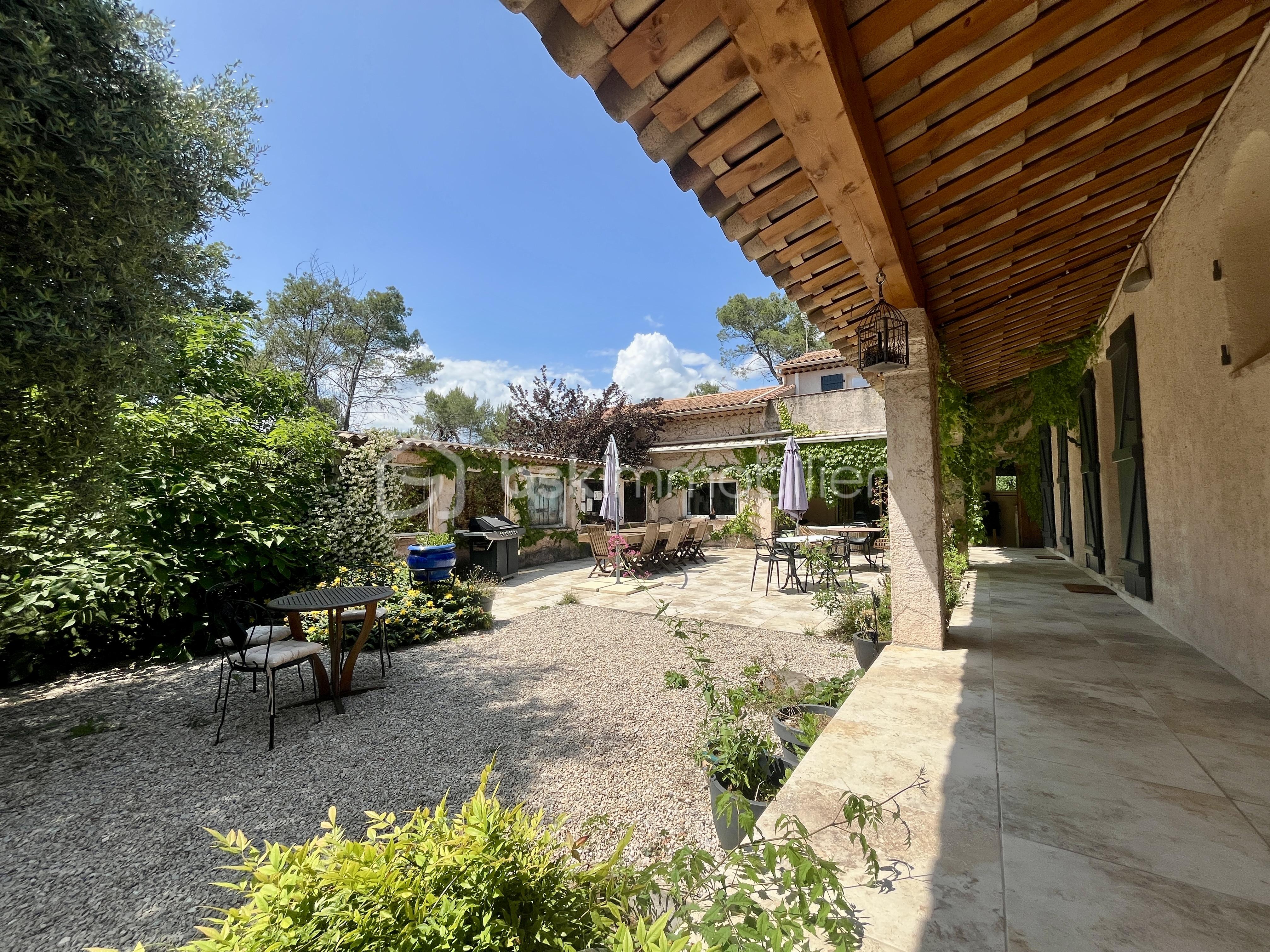 Maison d architecte de 282 m² - Patio.JPG