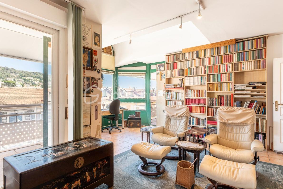 Appartement de 182,40 m² - Photo bibliothèque et bureau.png