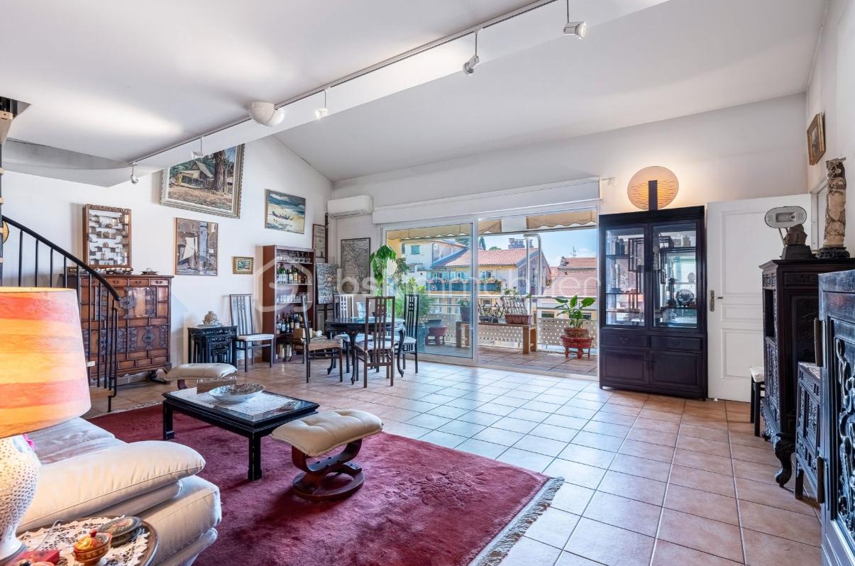 Appartement de 182,40 m² - Photo salon.png