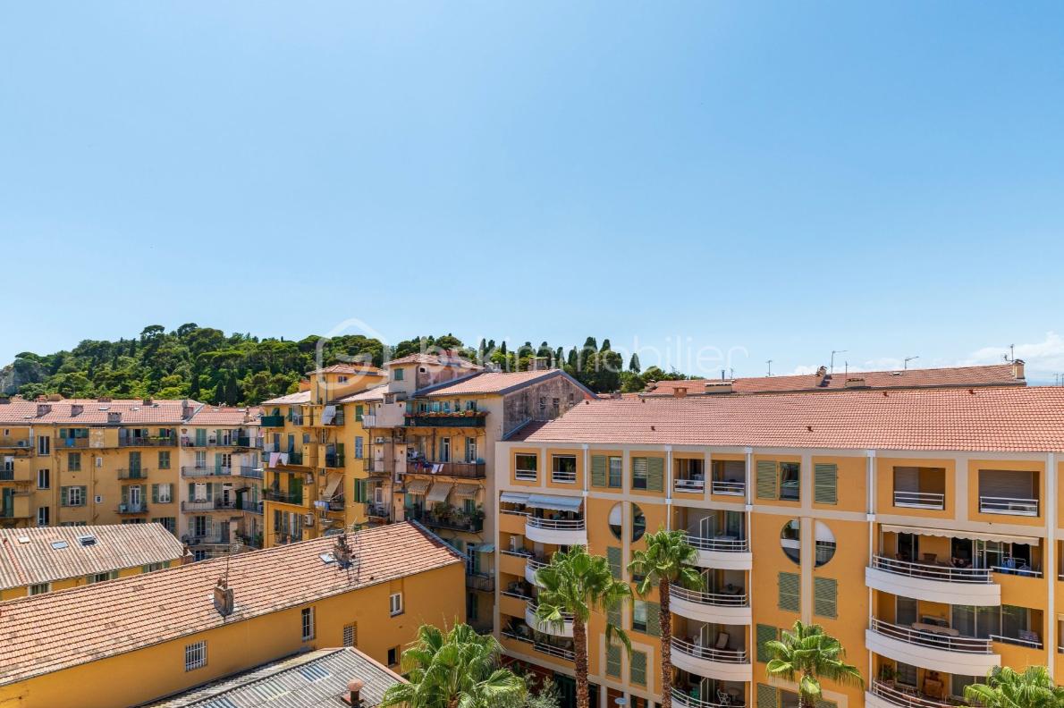 Appartement de 182,40 m² - Photo vue colline du château.png
