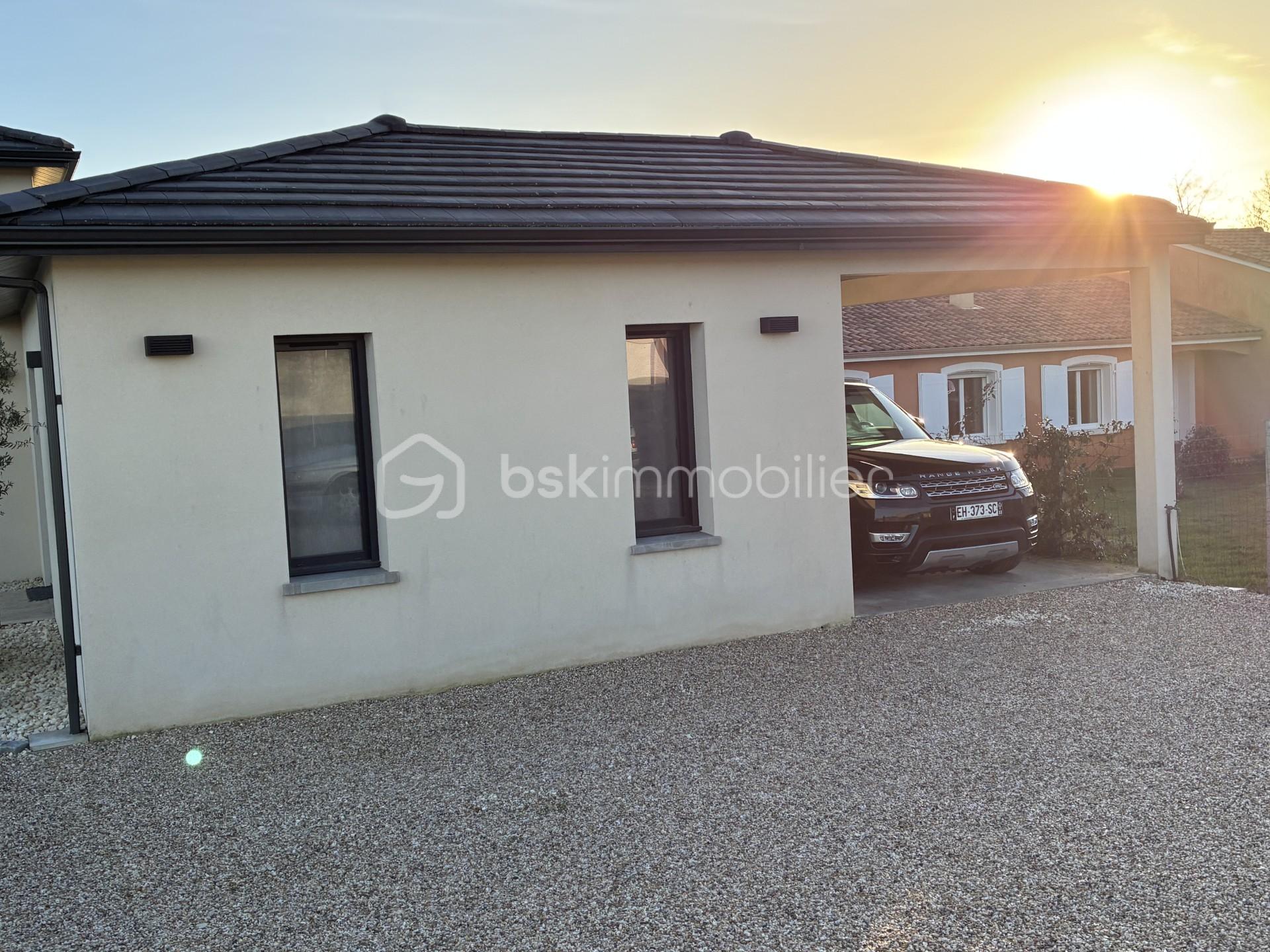 Maison contemporaine de 190 m² - carport.jpg