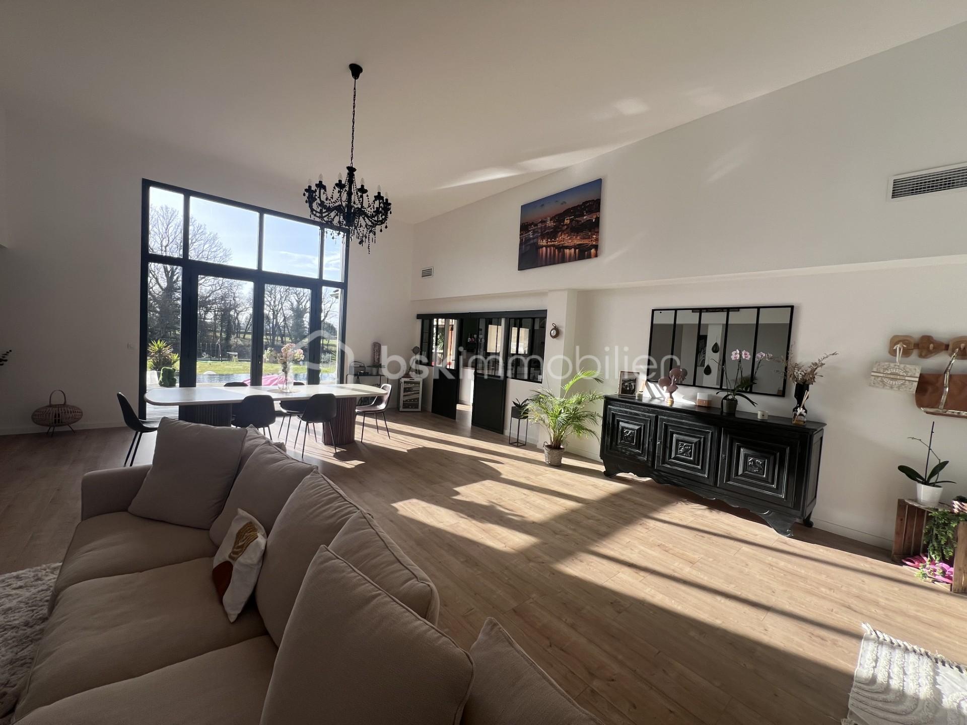 Maison contemporaine de 190 m² - 4c63e7c8-3e96-4727-ba72-2d9e44d6445f.jpg