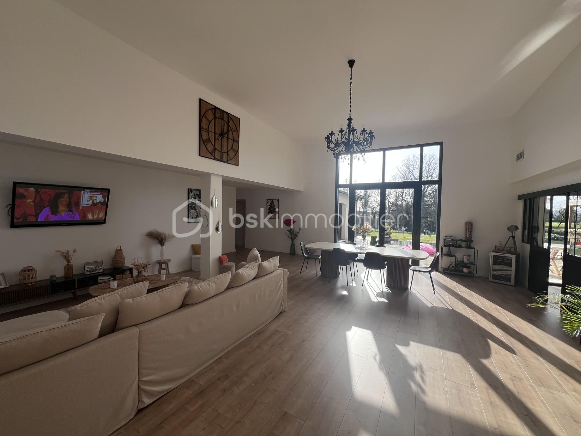 Maison contemporaine de 190 m² - 1136a463-9e16-4b80-b9d3-5ca866f1524a.jpg