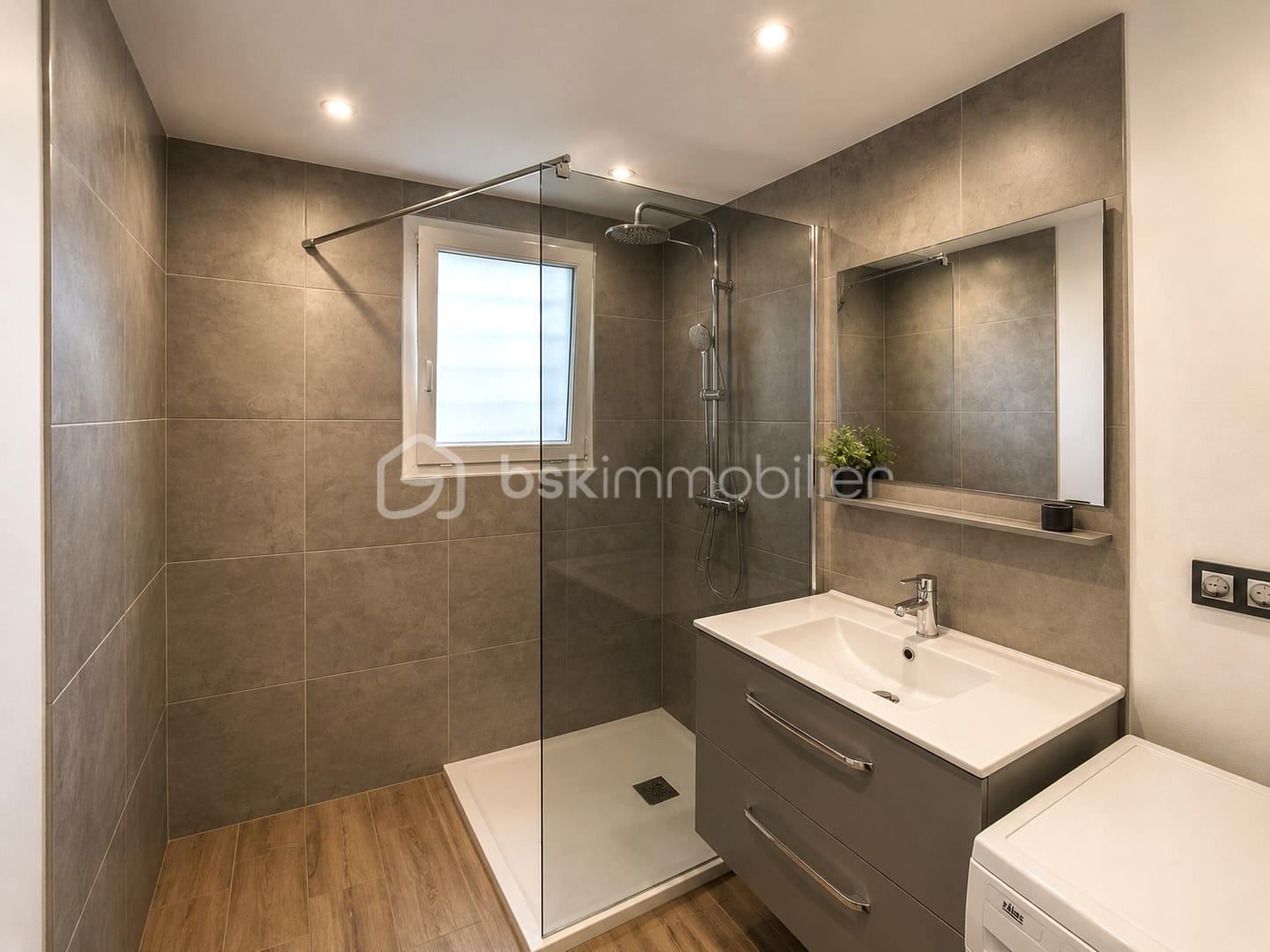 4-SALLE DE BAIN.jpg