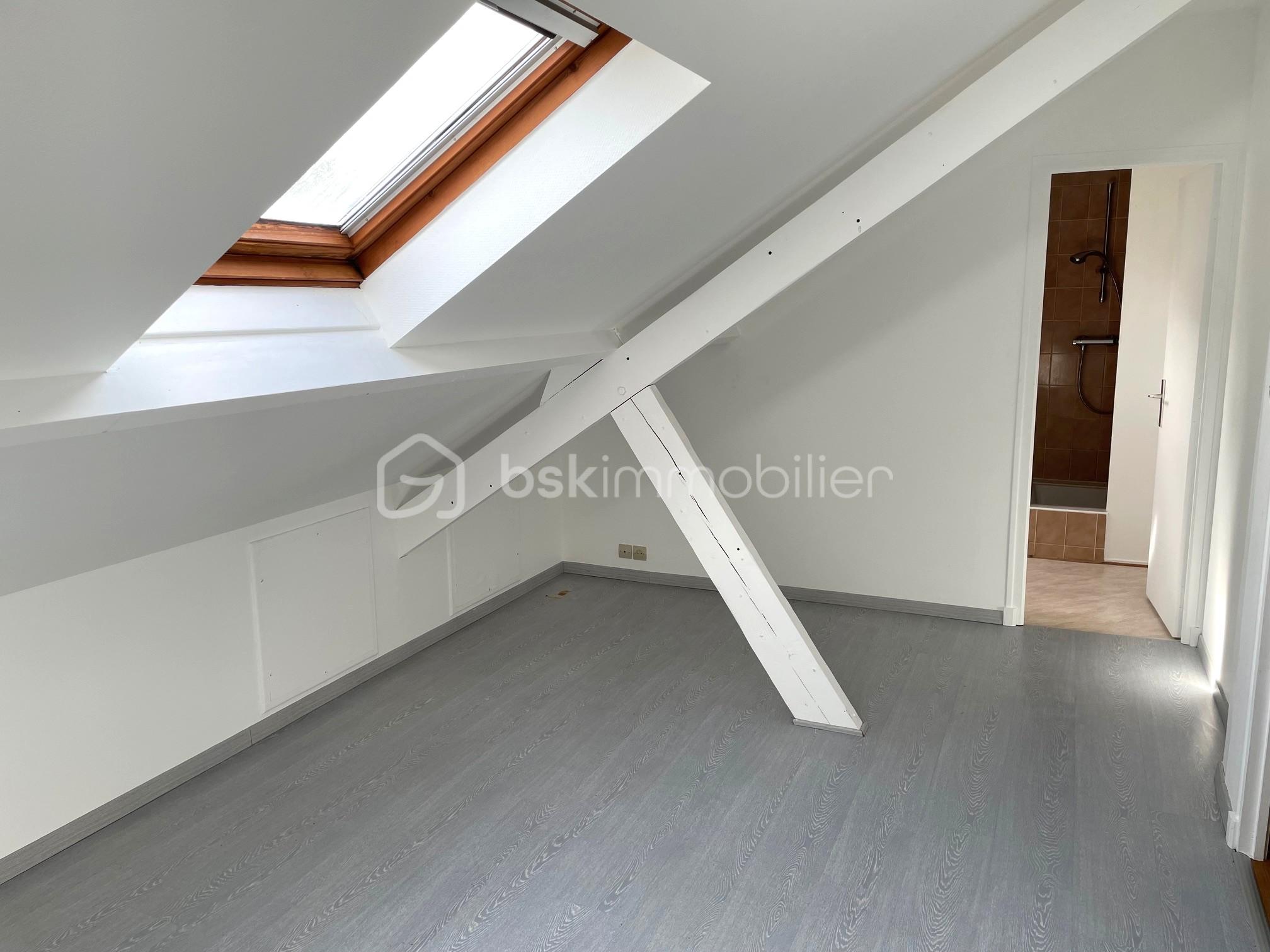 Maison de ville de 98,80 m² - 1er etage chambre et sde.jpg