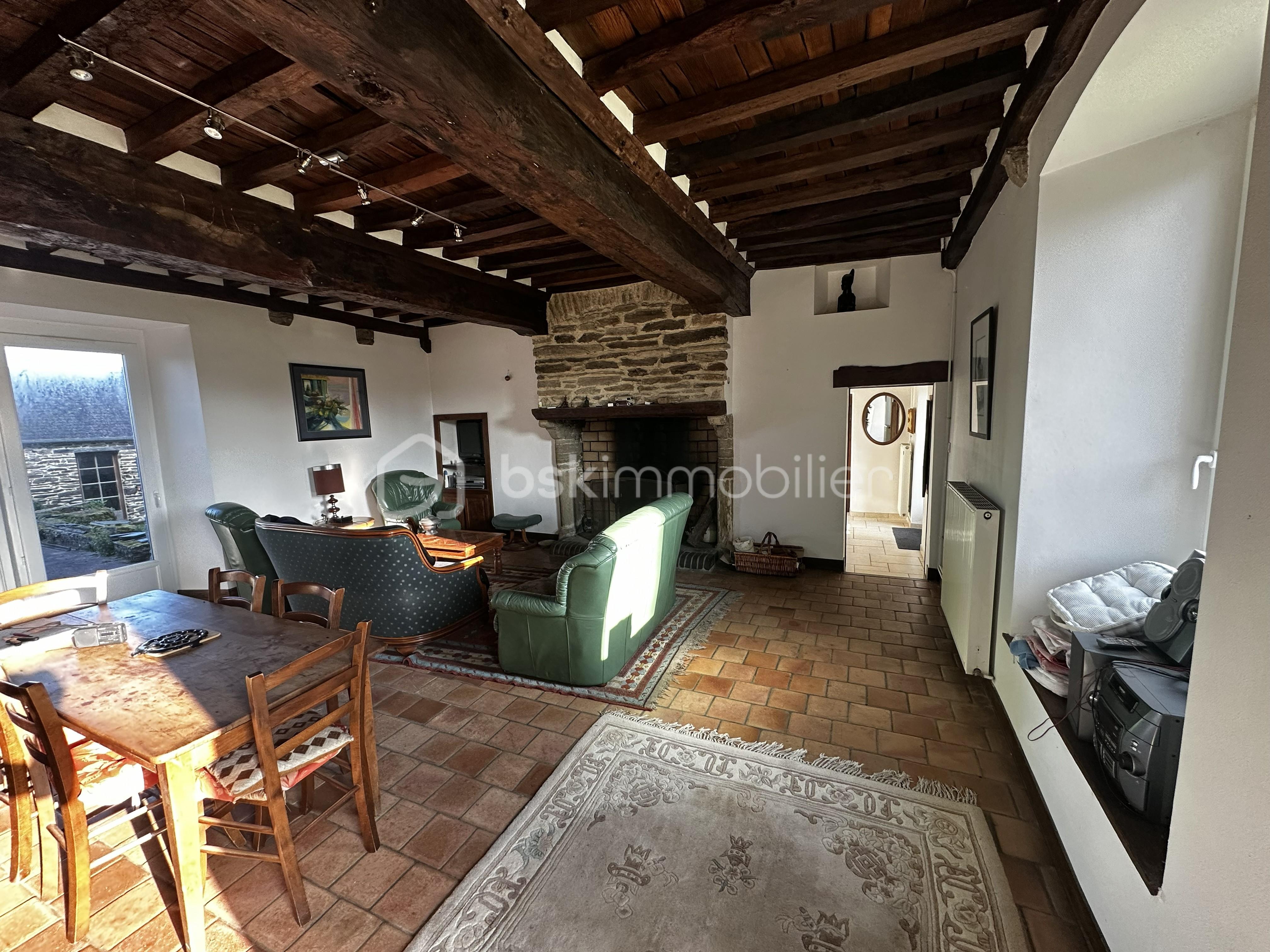 Corps de ferme de 180 m² - salon sejour.jpg