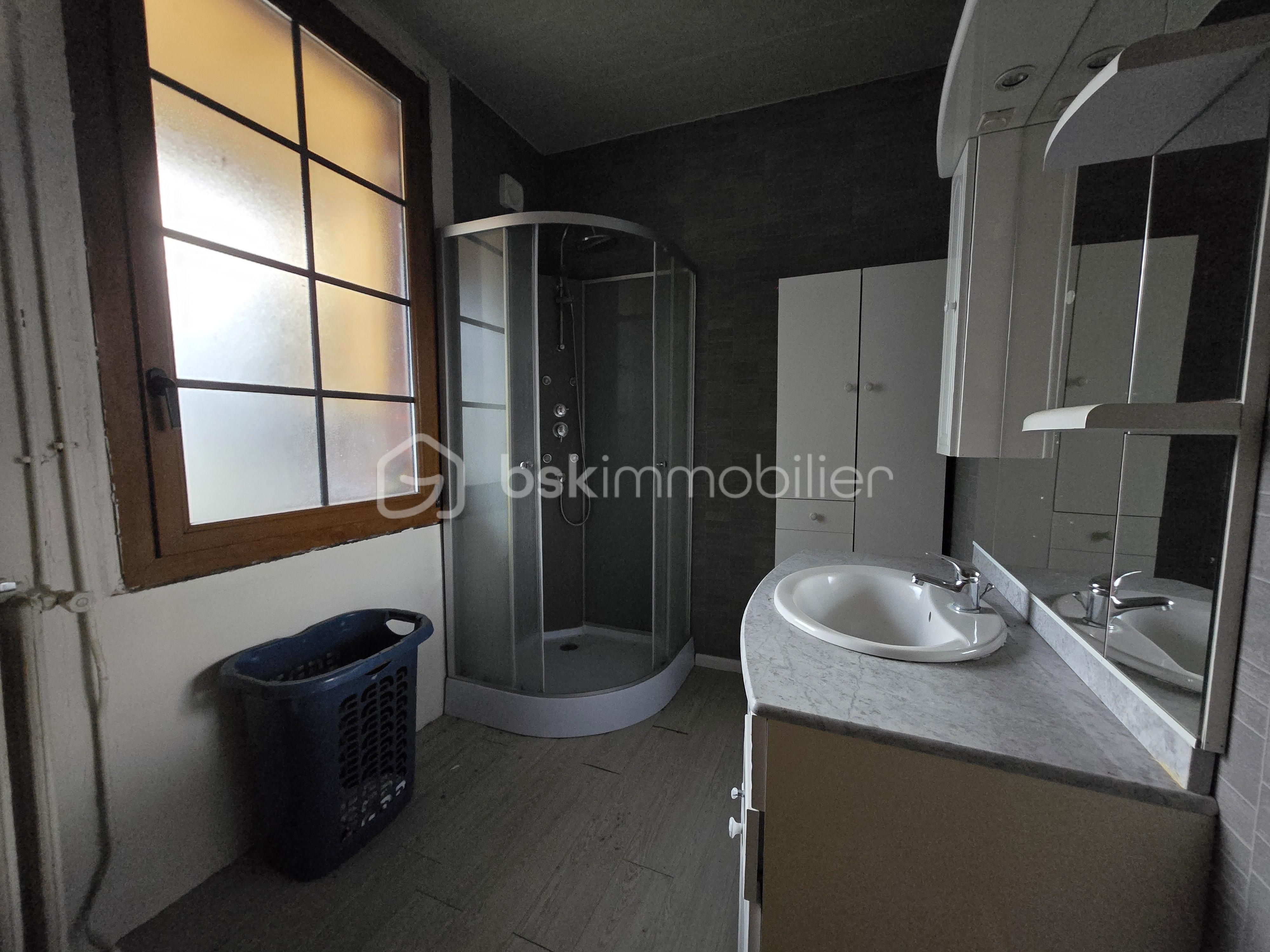 Maison de village de 99 m² - salle d'eau.jpg