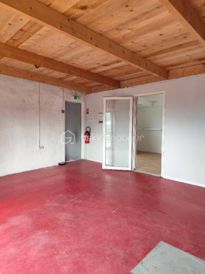 Local commercial de 192 m² - Messenger_creation_0A28260F-0193-4A91-974B-DB100BCB404E.jpeg