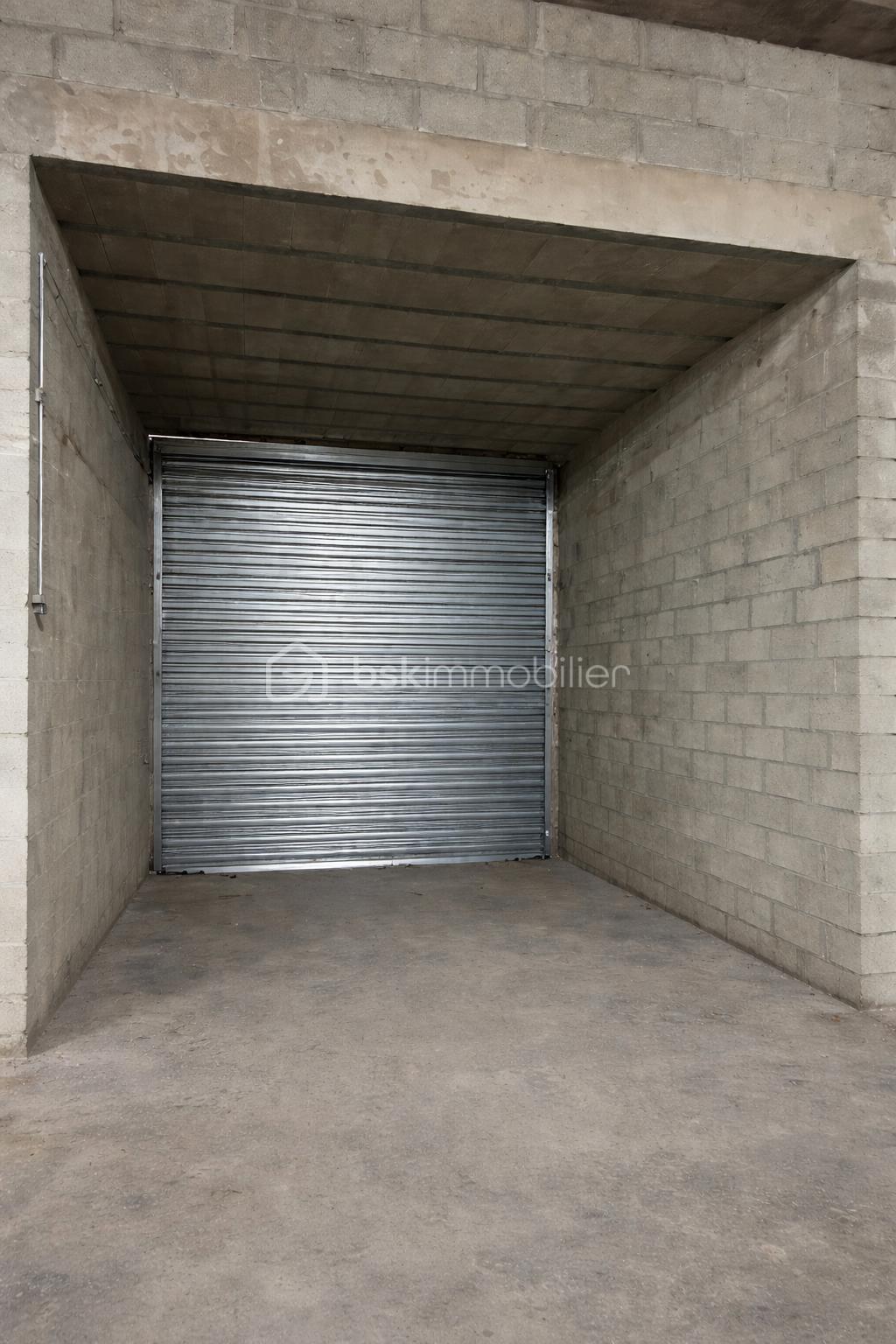 Entrée coté rue.png