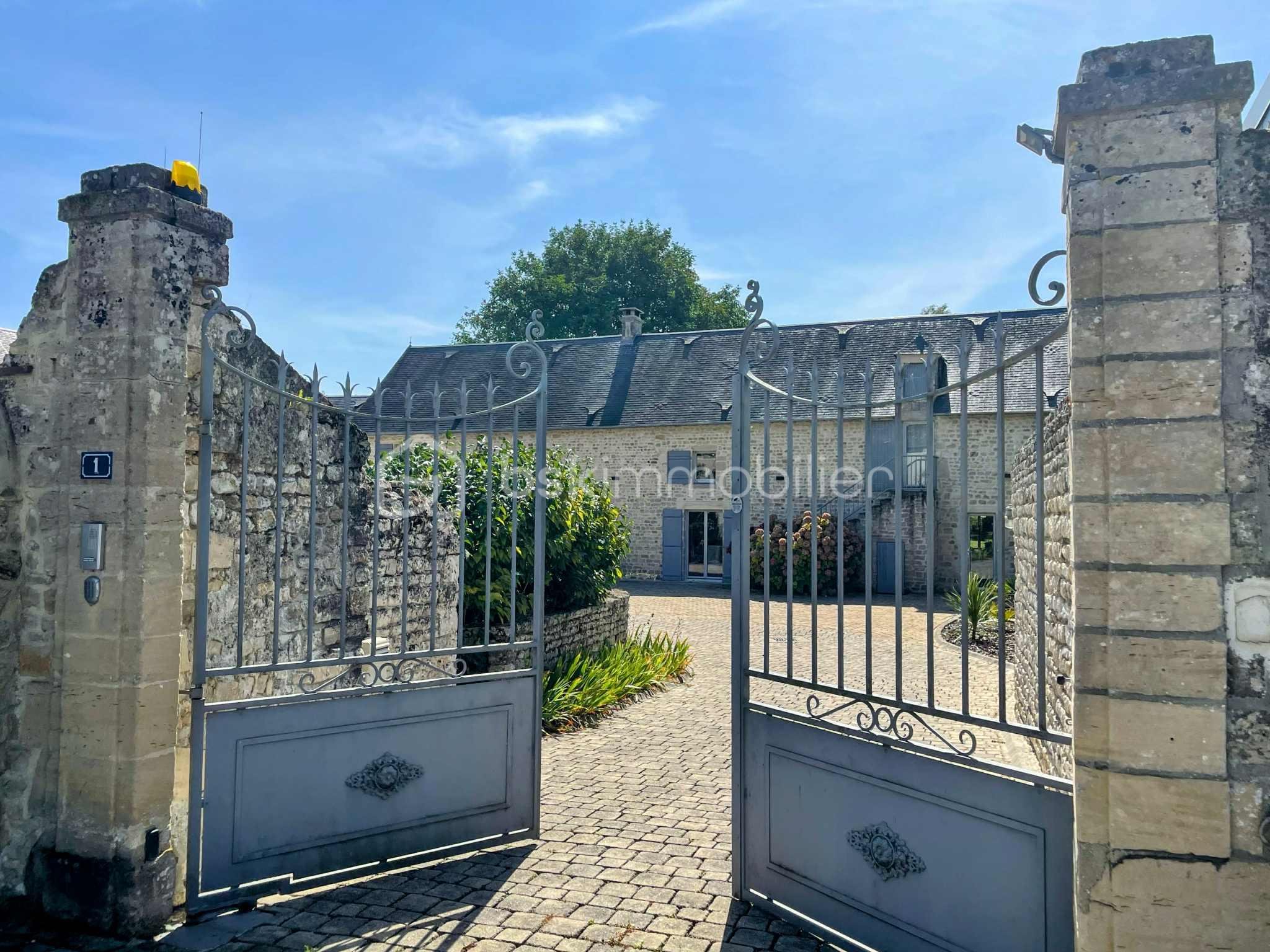 Maison en pierre de 223 m² - arr.jpg
