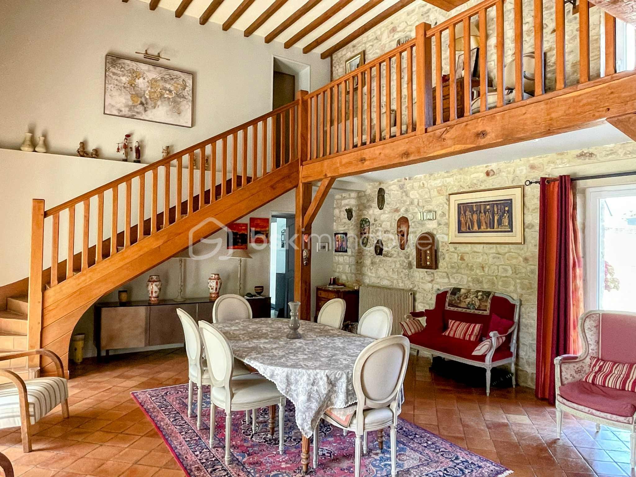 Maison en pierre de 223 m² - pdv6.jpg