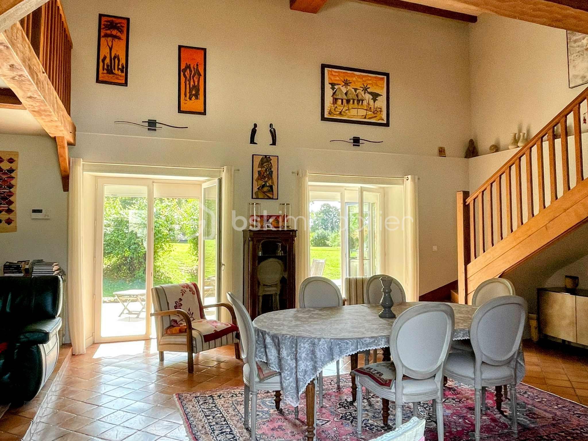 Maison en pierre de 223 m² - pdv2.jpg