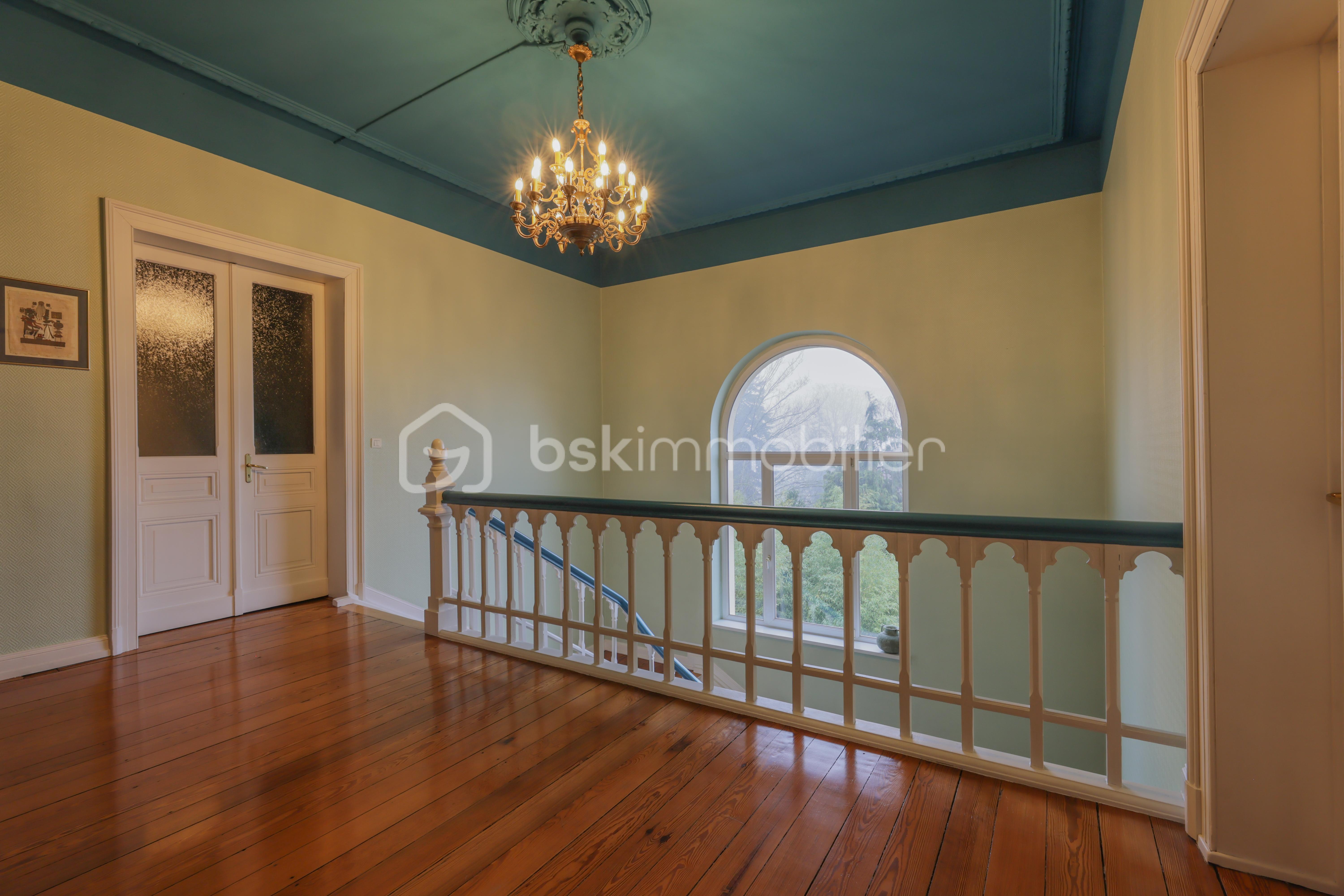 Maison de maître de 300 m² - HallEtage.jpeg