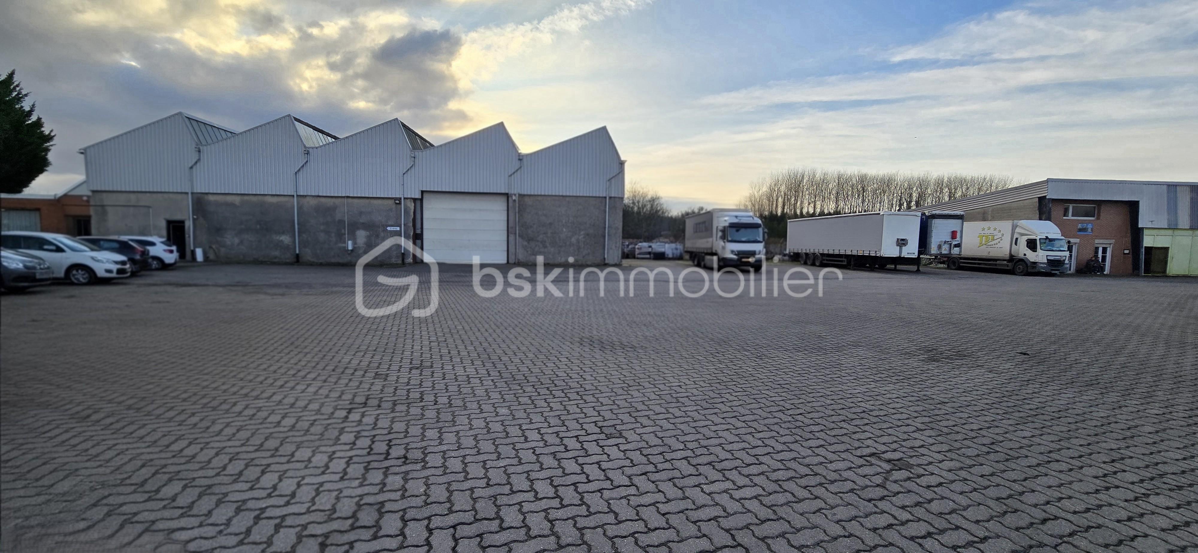 Local d'activités de 1 500 m²