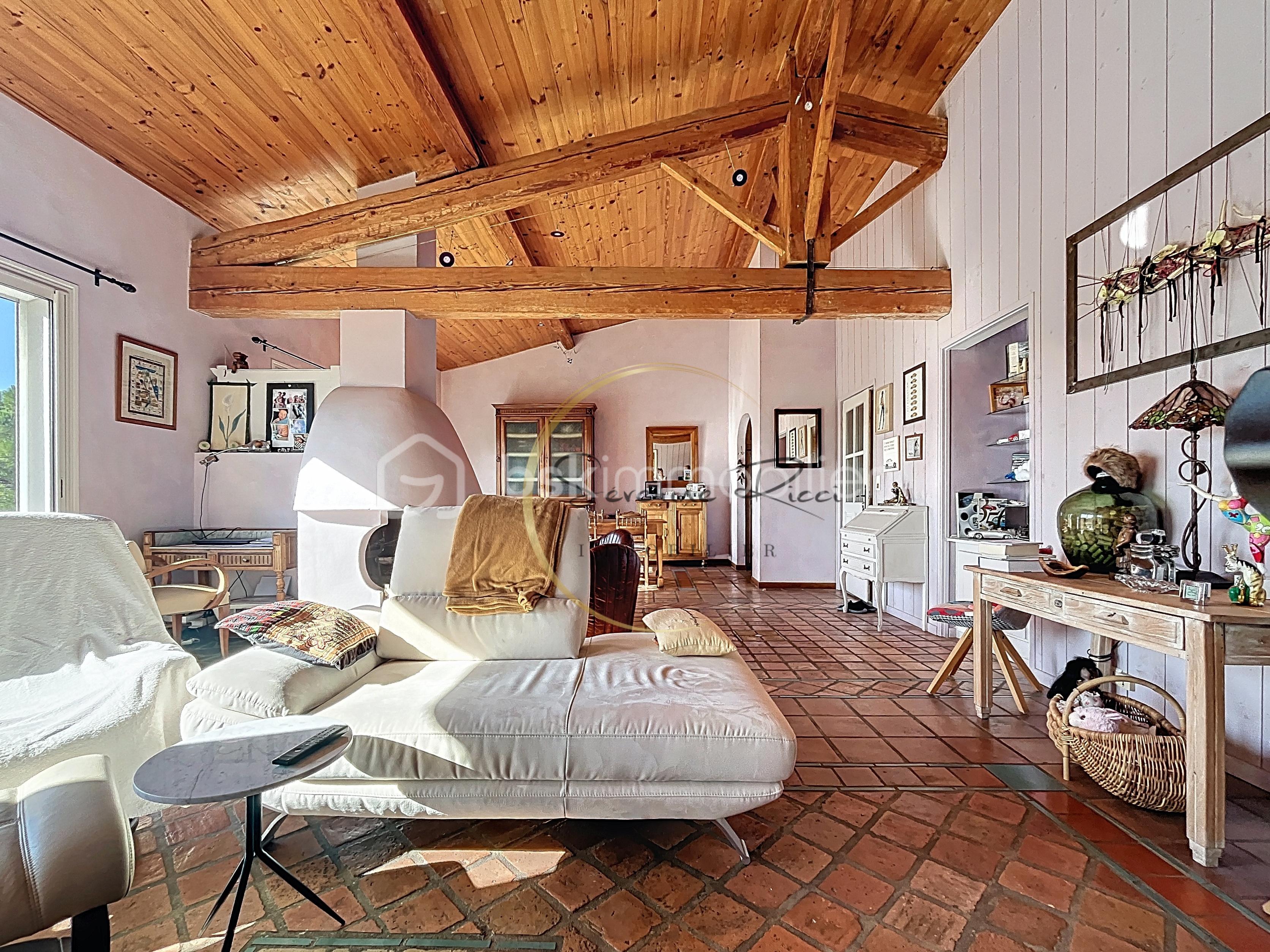 Domaine de 120 m² - SALON Villalba 1.jpg