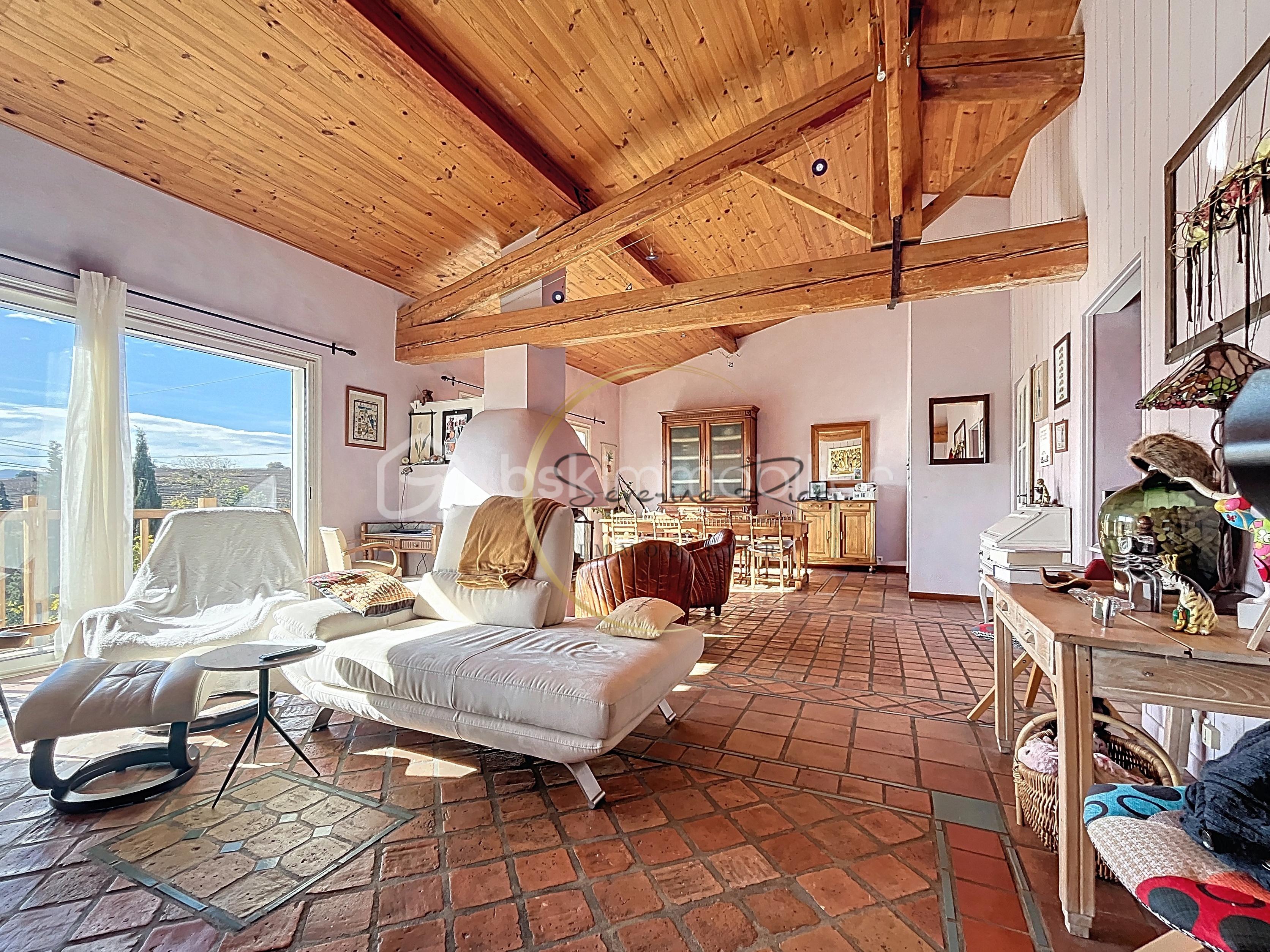 Domaine de 120 m² - SALON Villalba.jpg