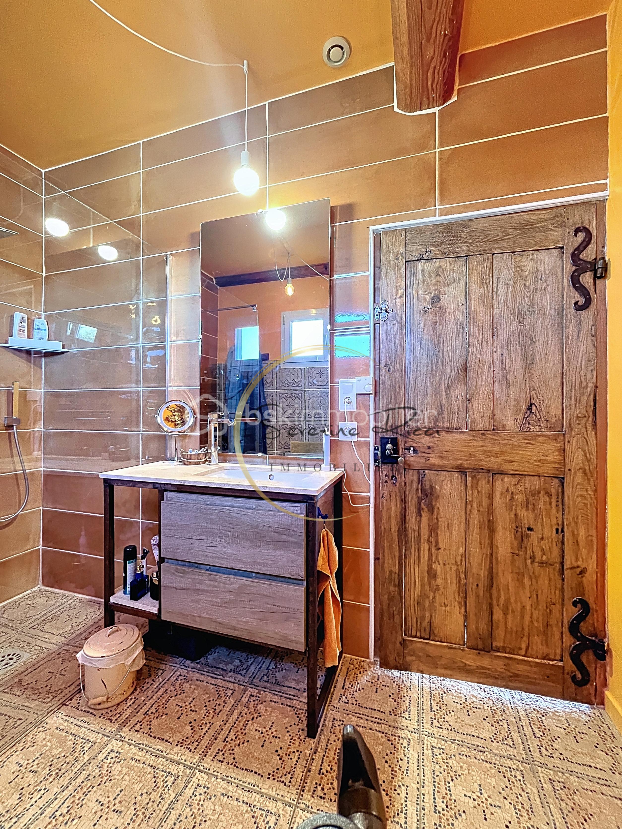 Domaine de 120 m² - SDB Villalba.jpg