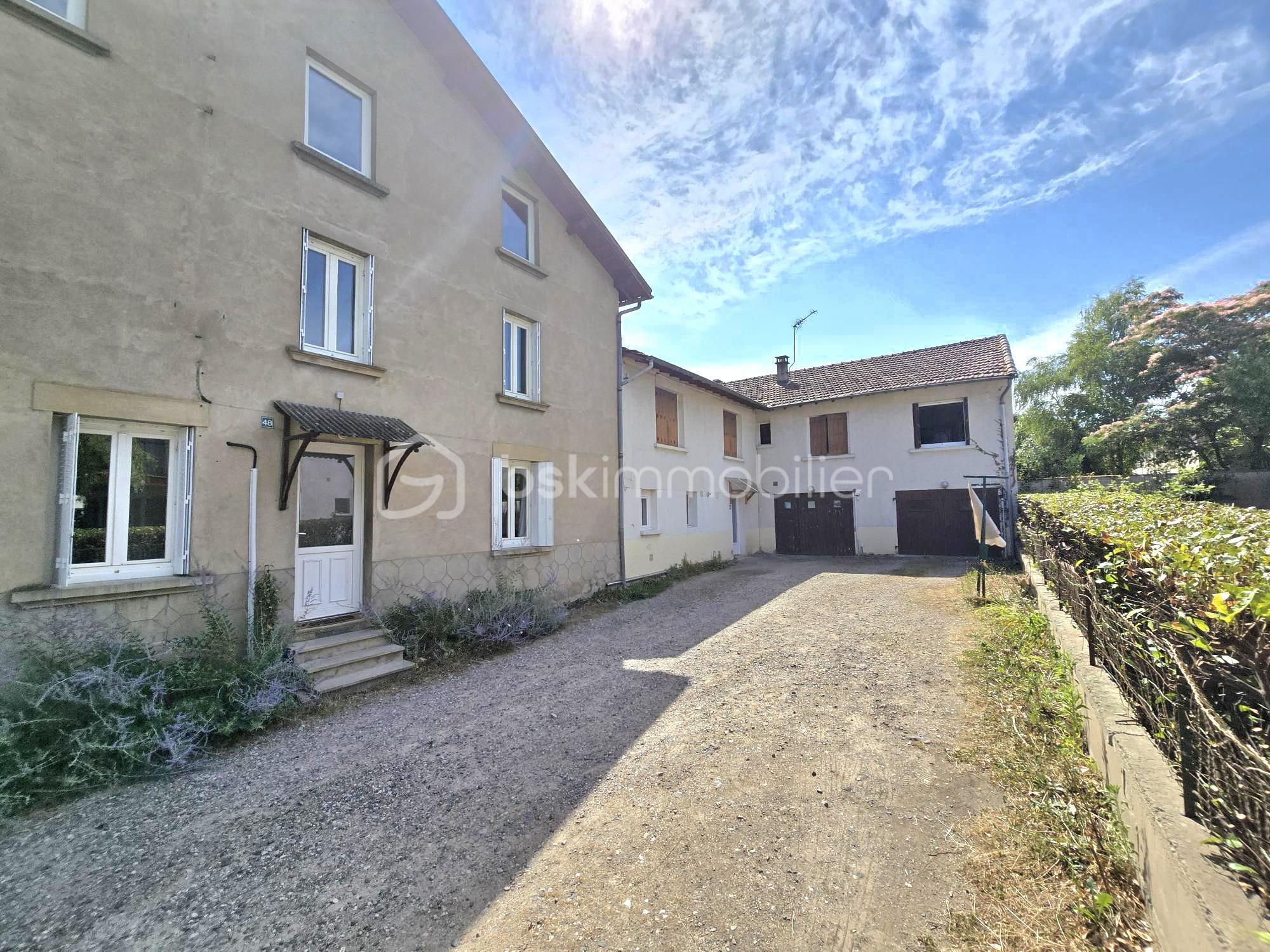 FACADE PUY GUILLAUME 003.jpg