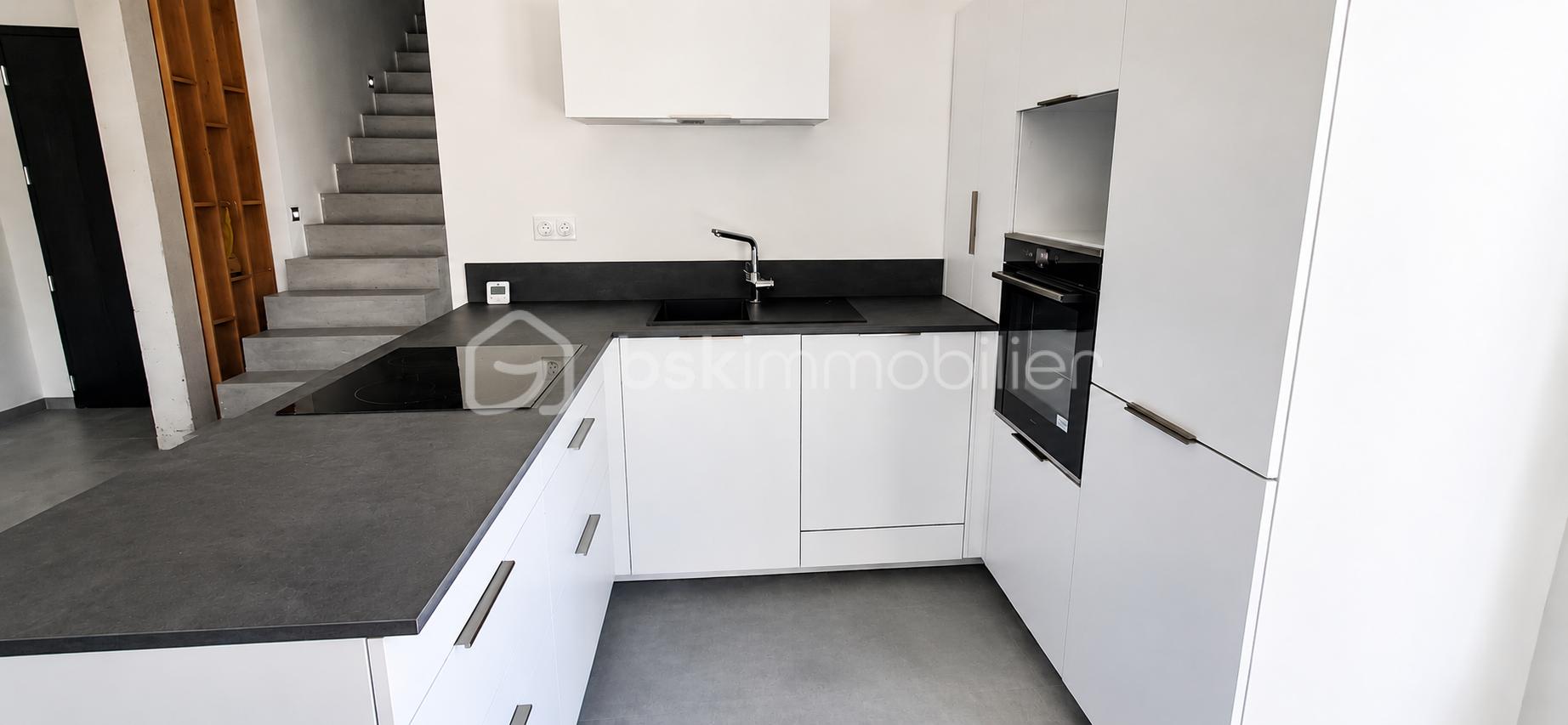 Maison La Frette Lapidaire 28 cuisine IA.png