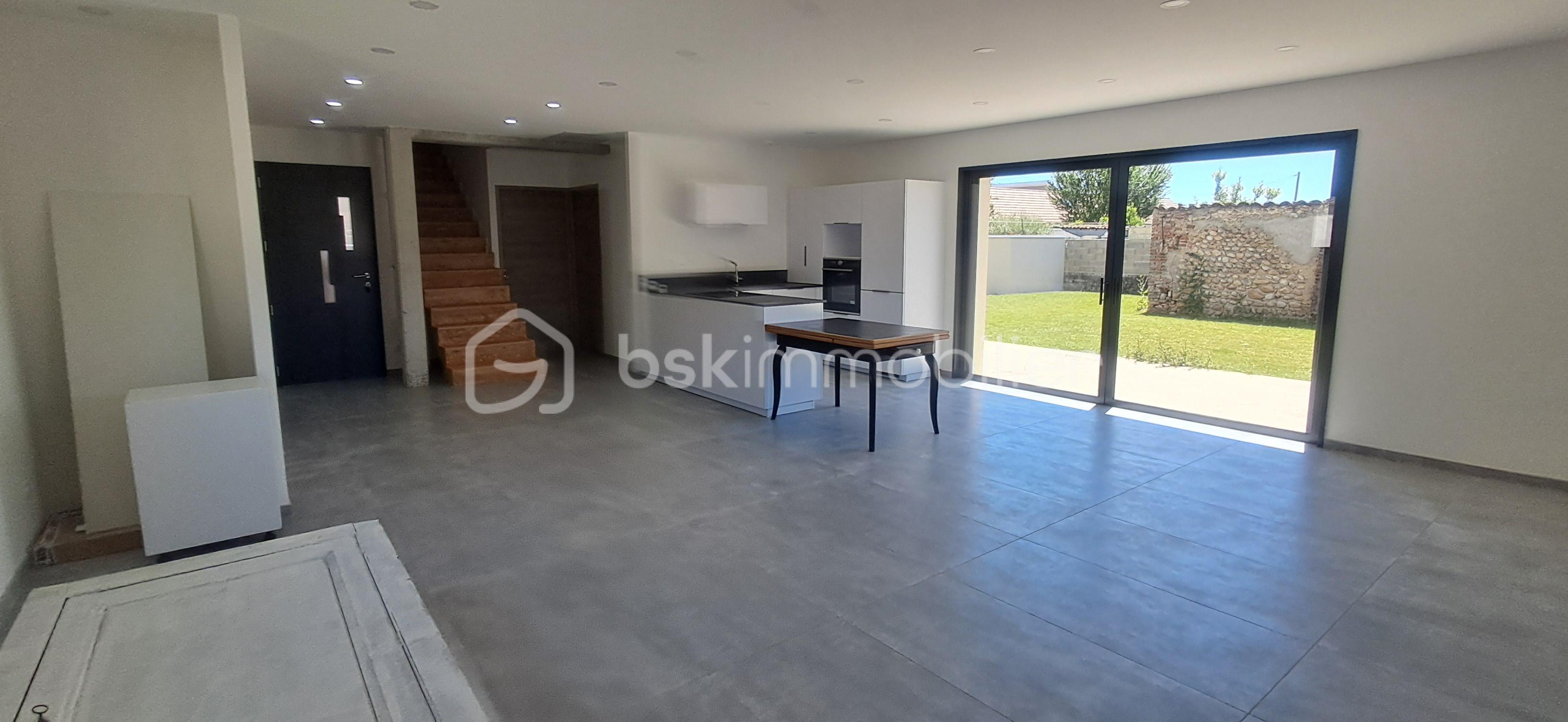 Maison La Frette Lapidaire 28 Pièce de vie floue 1.jpg