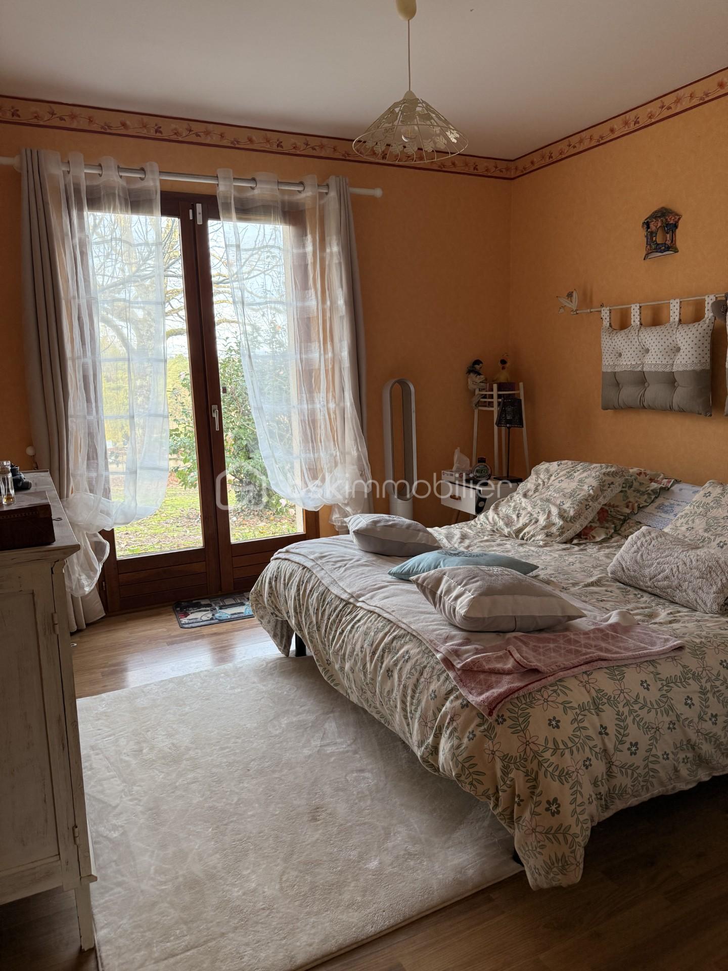 Maison de 140 m² - 0702a8bc-1313-4290-bfe8-e3147e105729.jpg