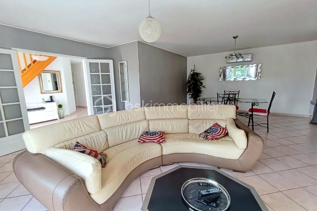 Maison de 150 m² - hoqi-7ebf2330a15245faa23a1902f6271775.jpg