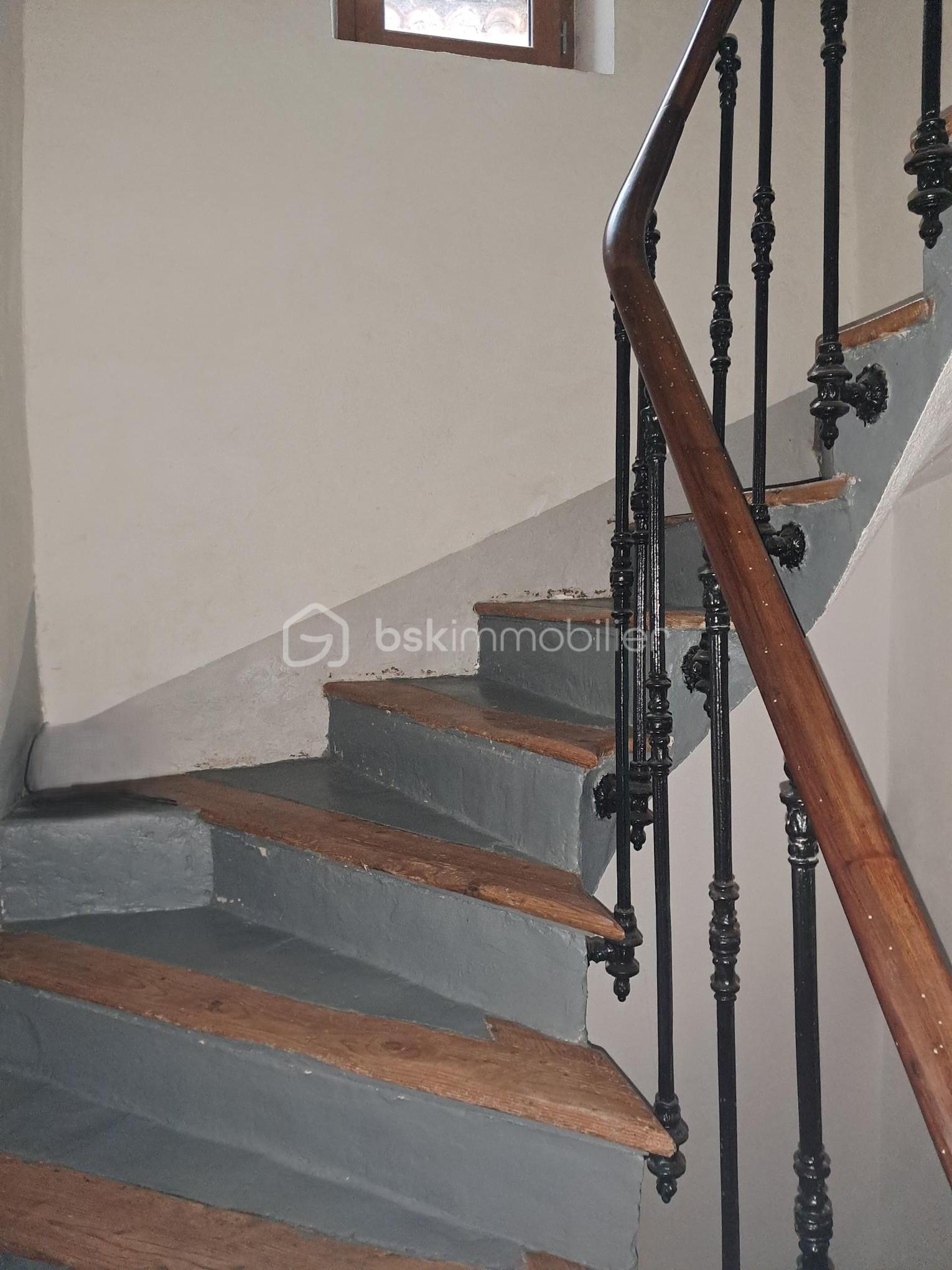 Maison ancienne de 125 m² - 10-escalier.jpg