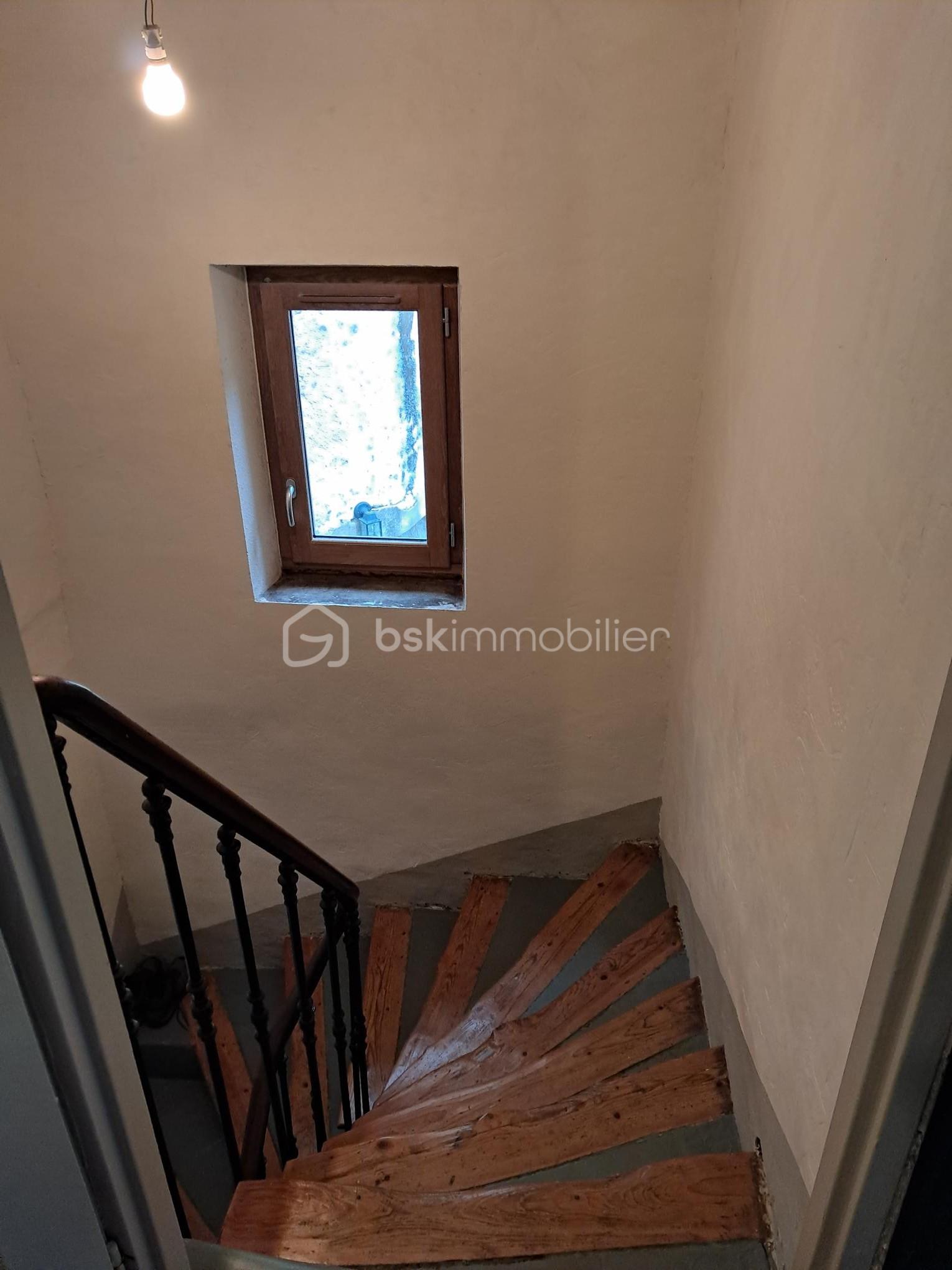 Maison ancienne de 125 m² - 10b-escalier.jpg